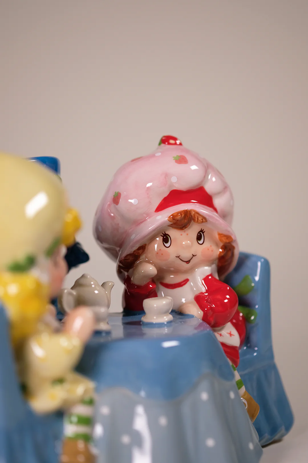 Berry Sweet Tea Party Figurine - Image 6