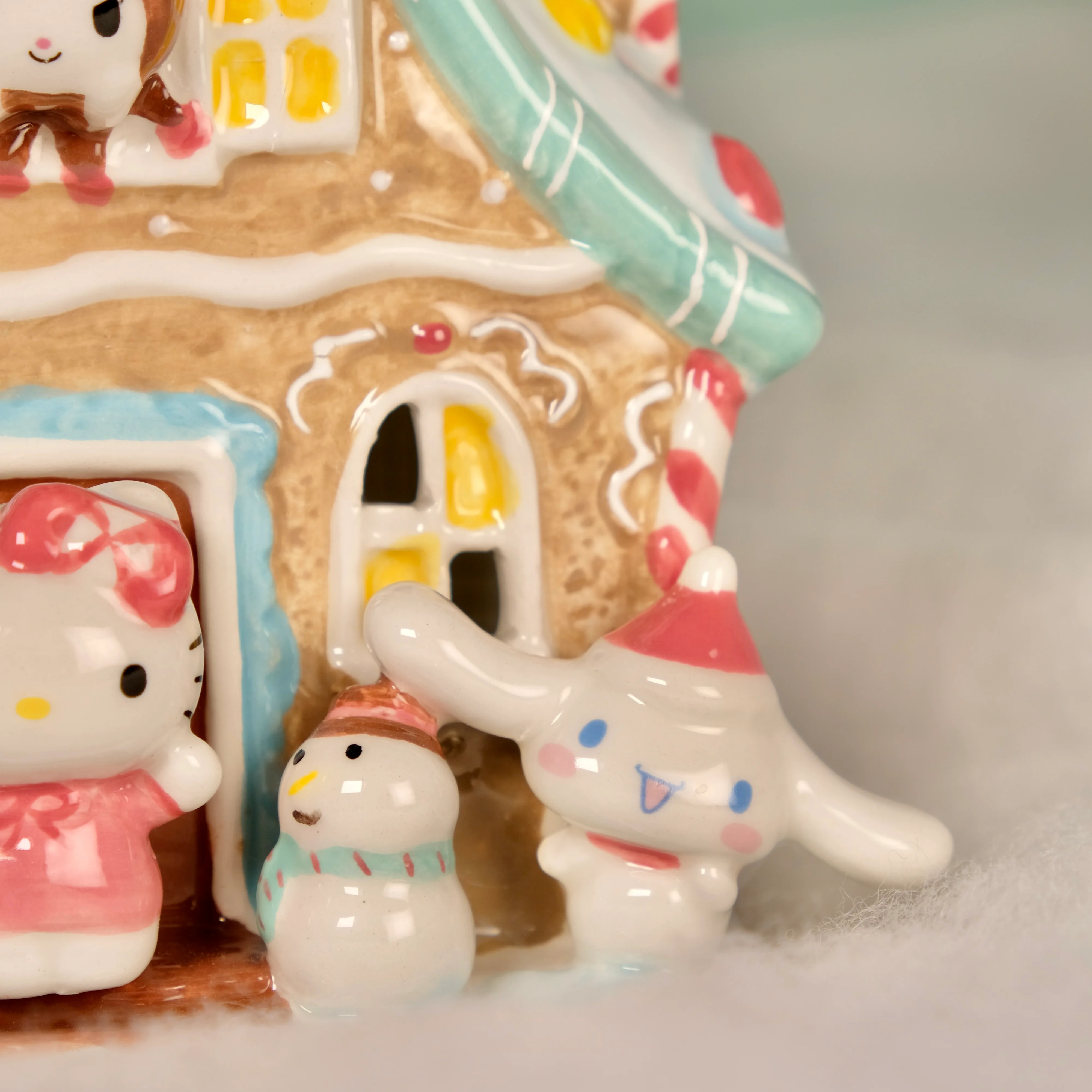 CHRISTMAS HELLO KITTY & FRIENDS CANDLE HOUSE - Image 8