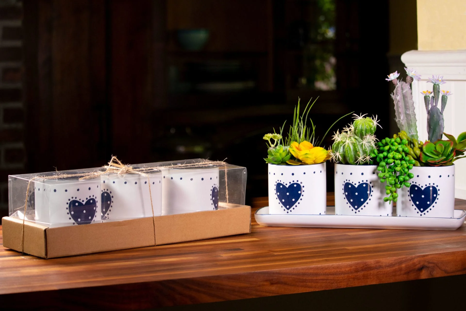 Country Heart Set of 4" Planters W/ Tray - Image 3