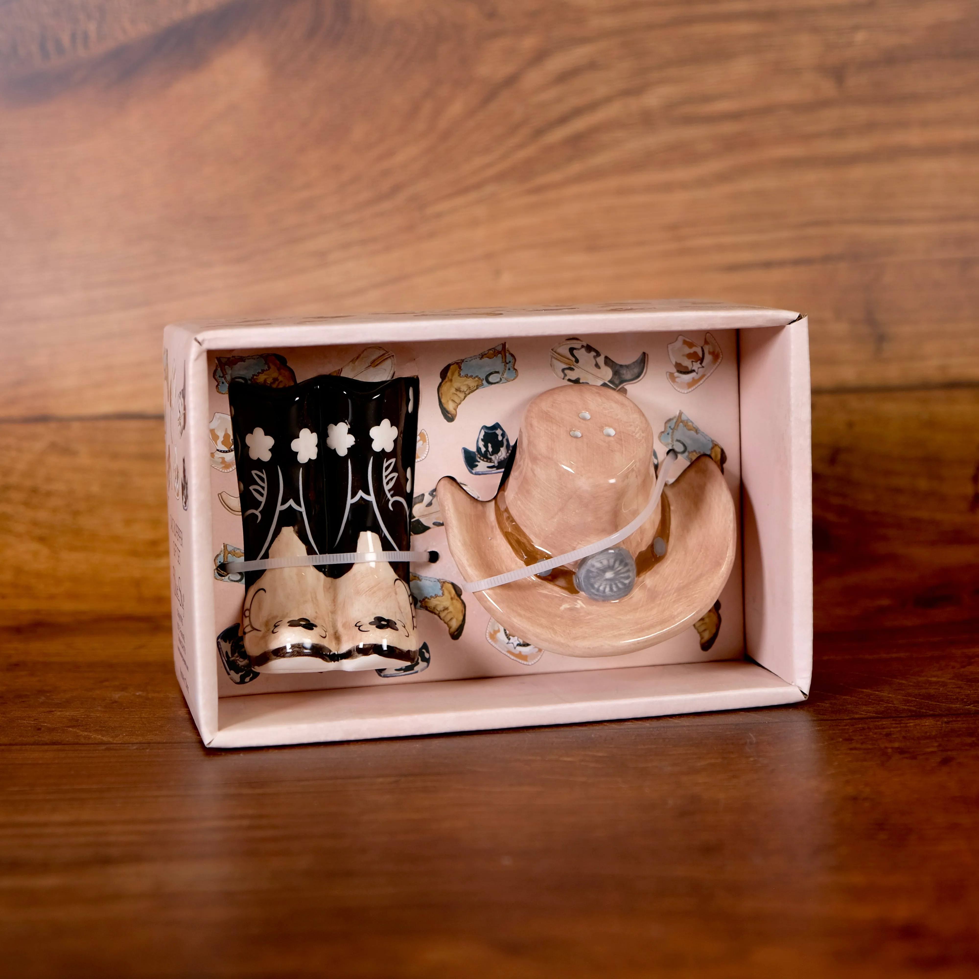 COWBOY HAT AND BOOTS S&P SET - Image 2