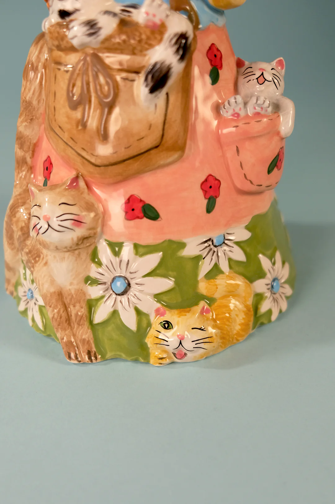 Crazy Cat Lady Figurine - Image 12