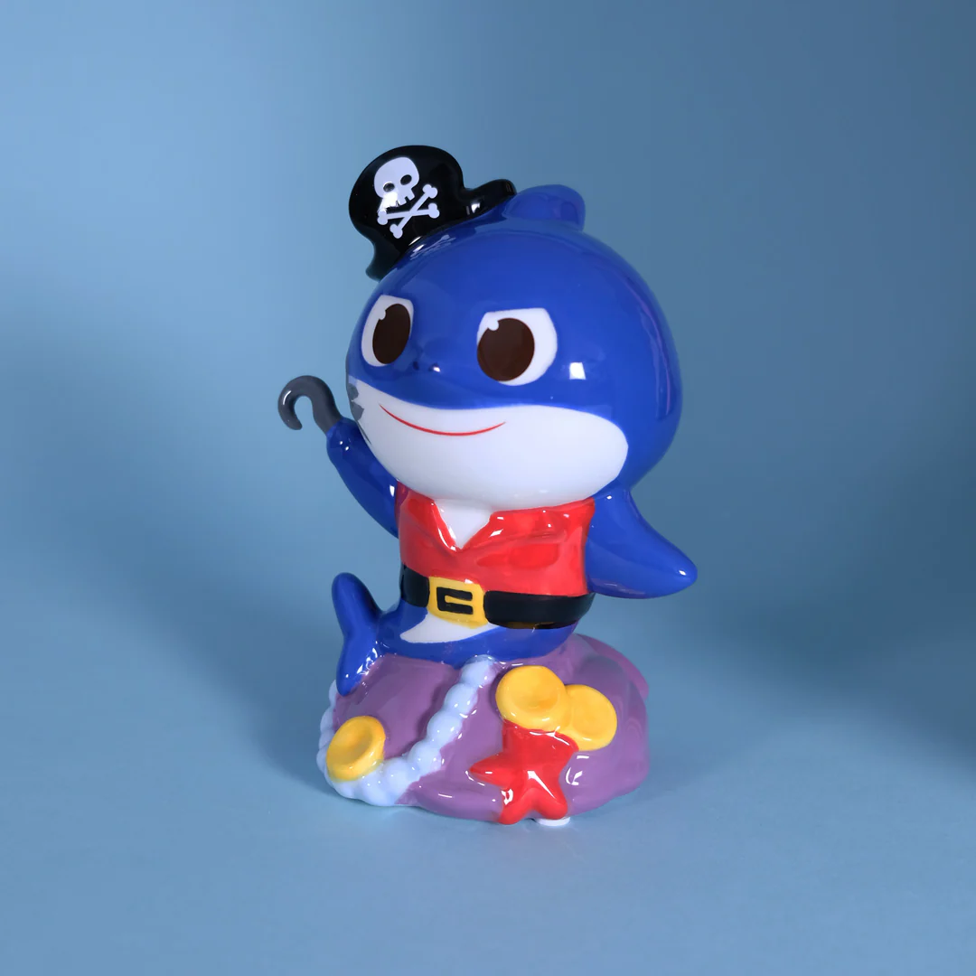 Daddy Shark Pirate Family Figurine - Image 2
