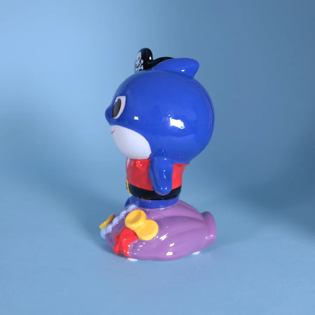 Daddy Shark Pirate Family Figurine - Image 3