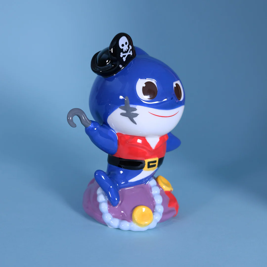 Daddy Shark Pirate Family Figurine - Image 5
