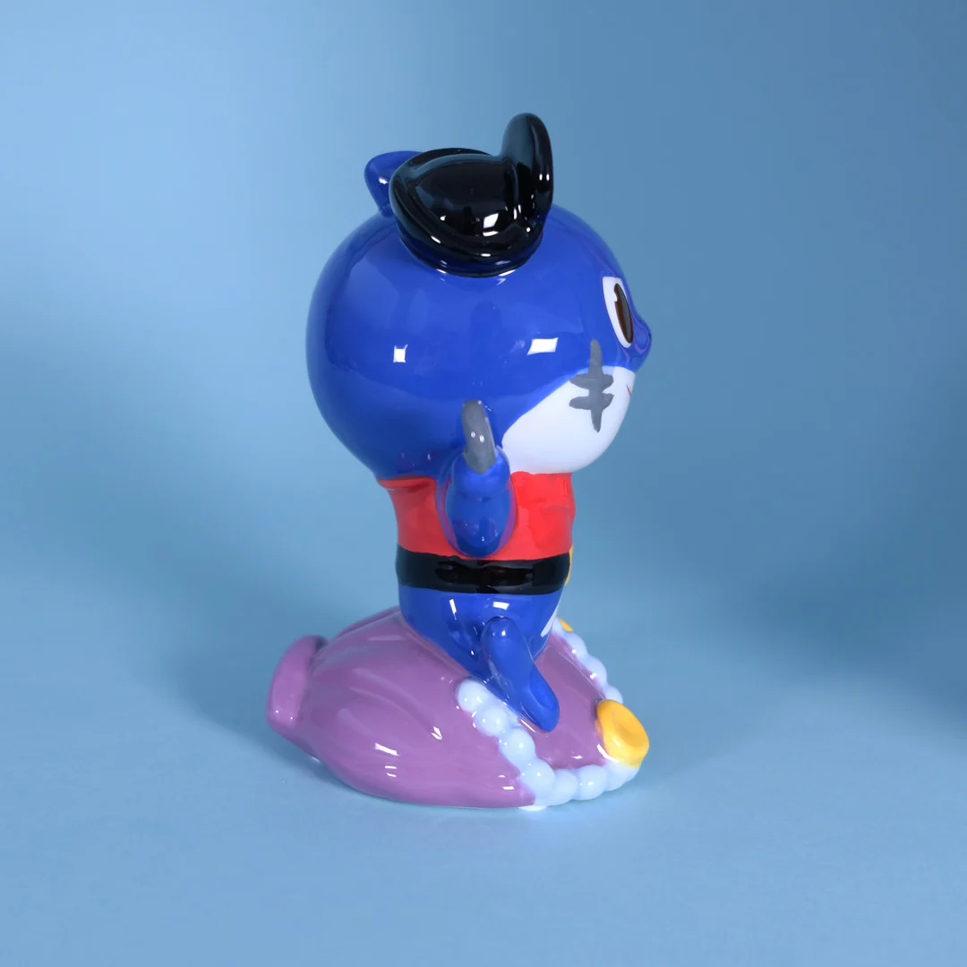 Daddy Shark Pirate Family Figurine - Image 6