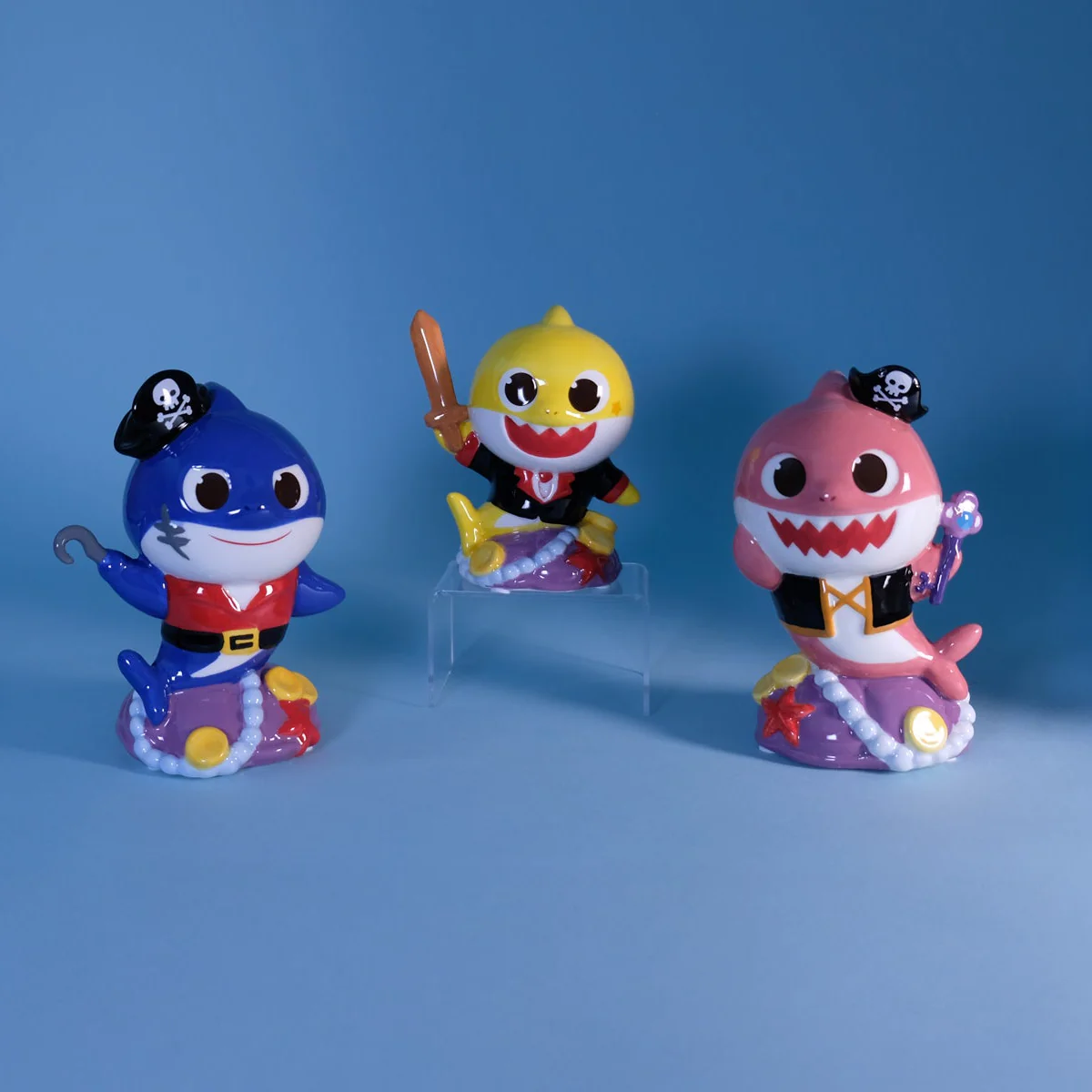 Baby Shark Pirate Family Figurine - Image 7