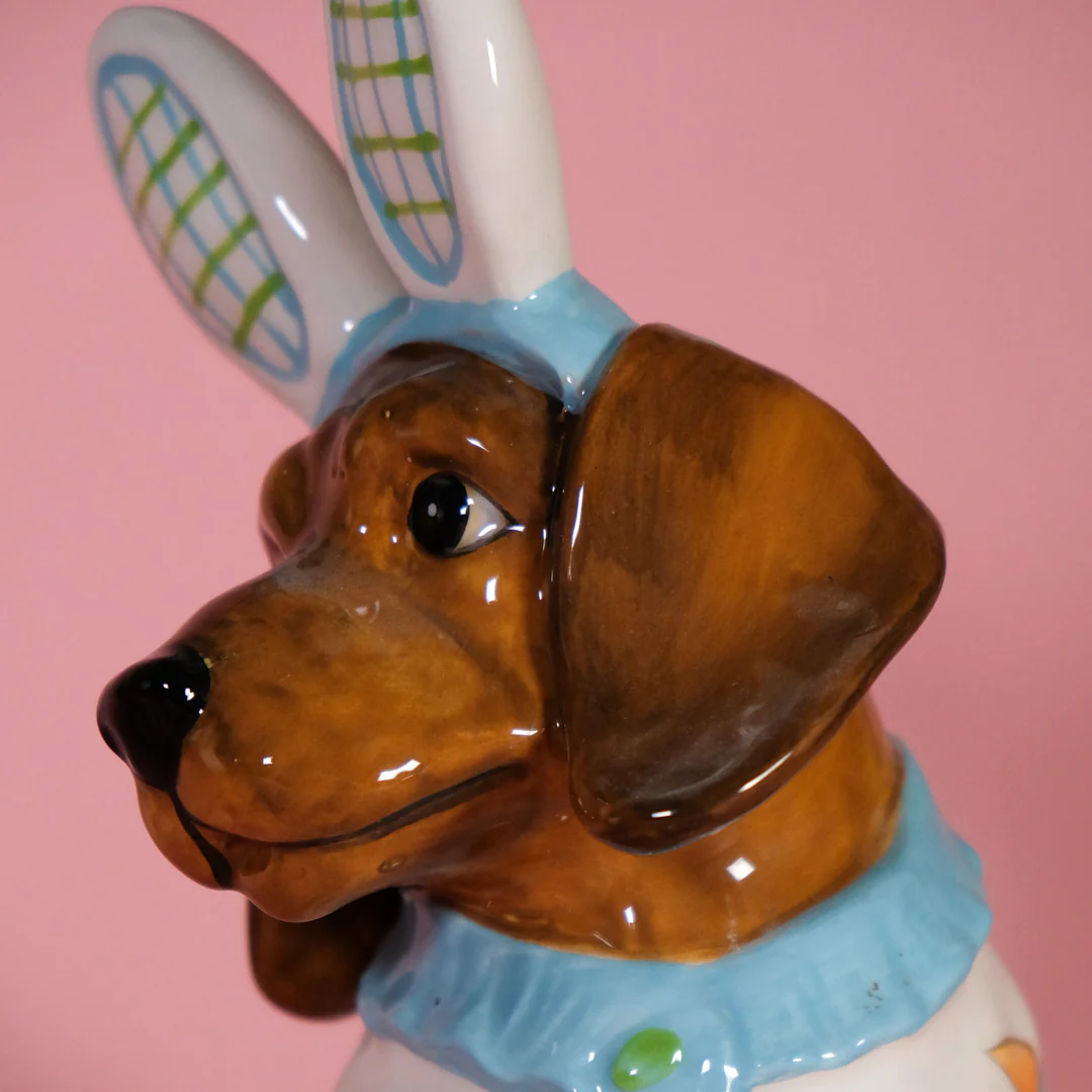 Dashing in Carrots Dachshund Figurine - Image 9