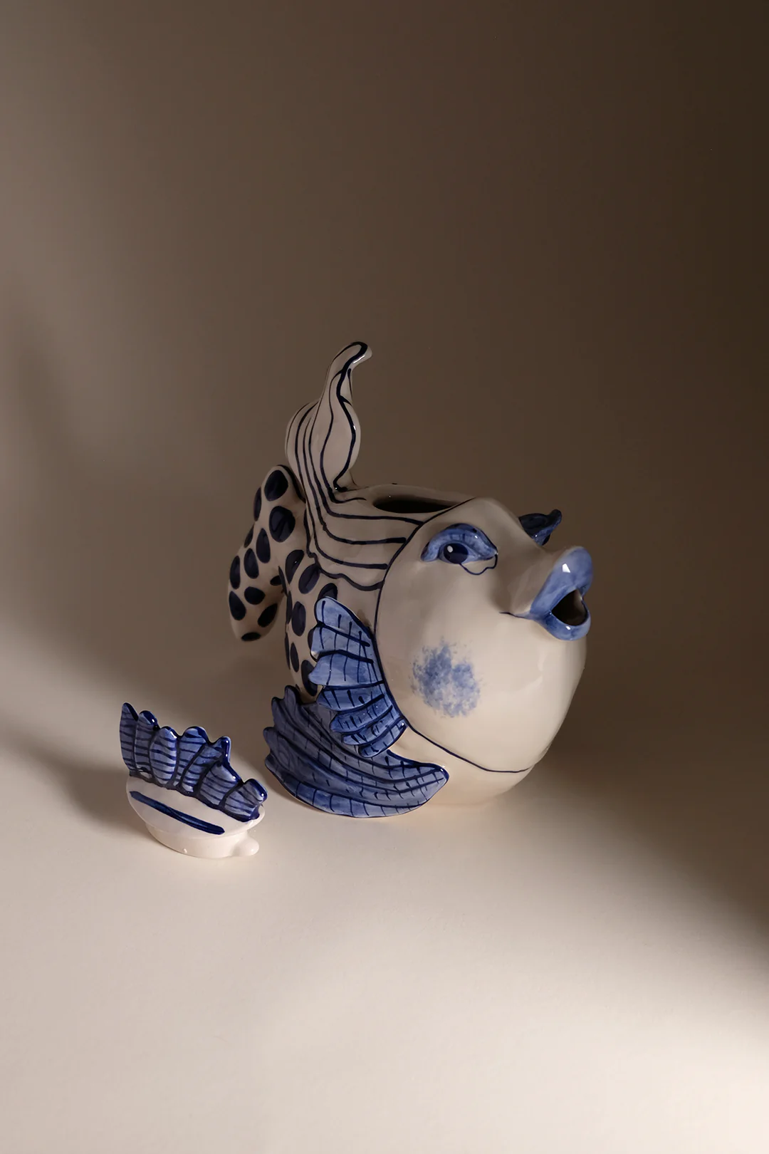 Delft Fish Teapot - Image 5