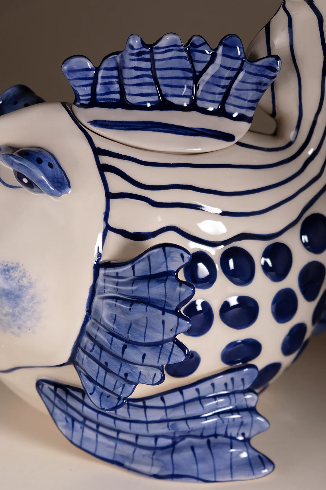 Delft Fish Teapot - Image 8