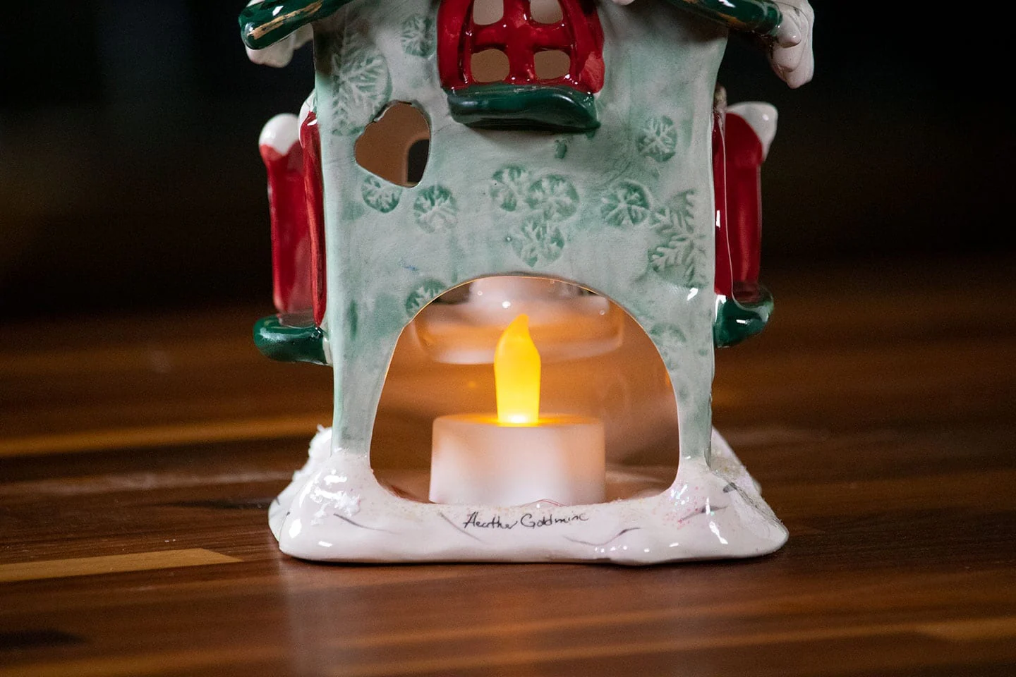 Frosty Skate Rental Candle House - Image 2