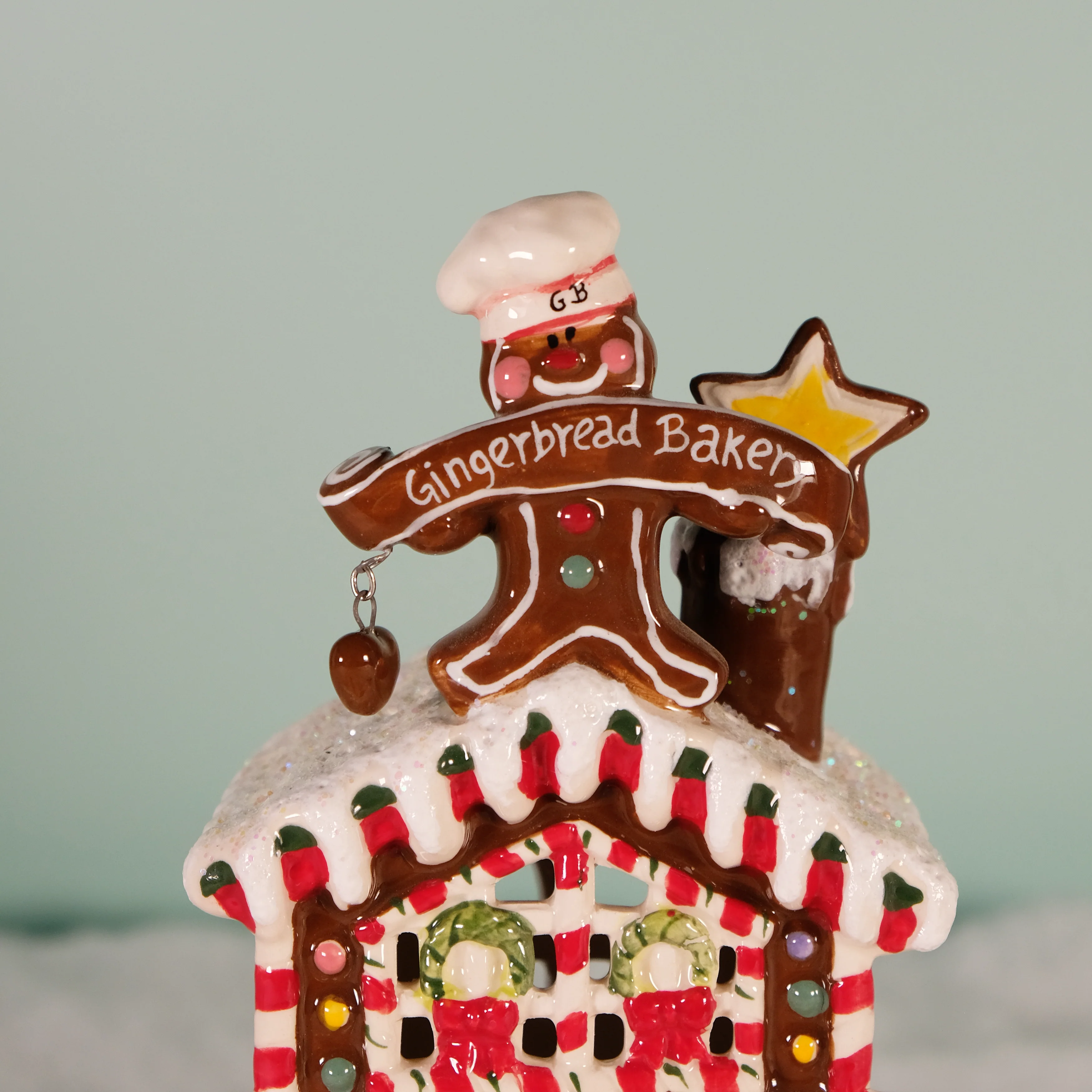 Gingerbead Bakery Candle House - Image 4