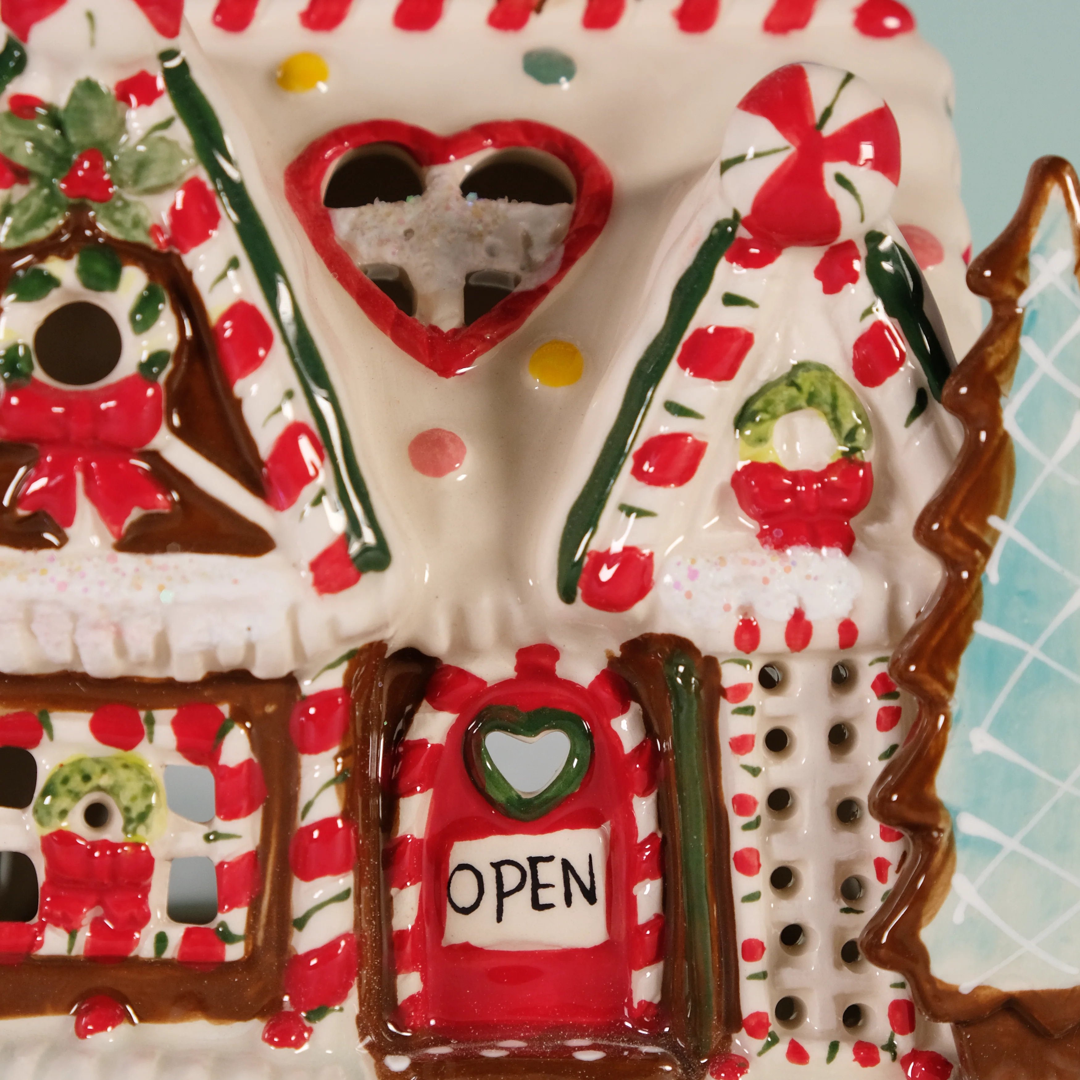 Gingerbead Bakery Candle House - Image 5