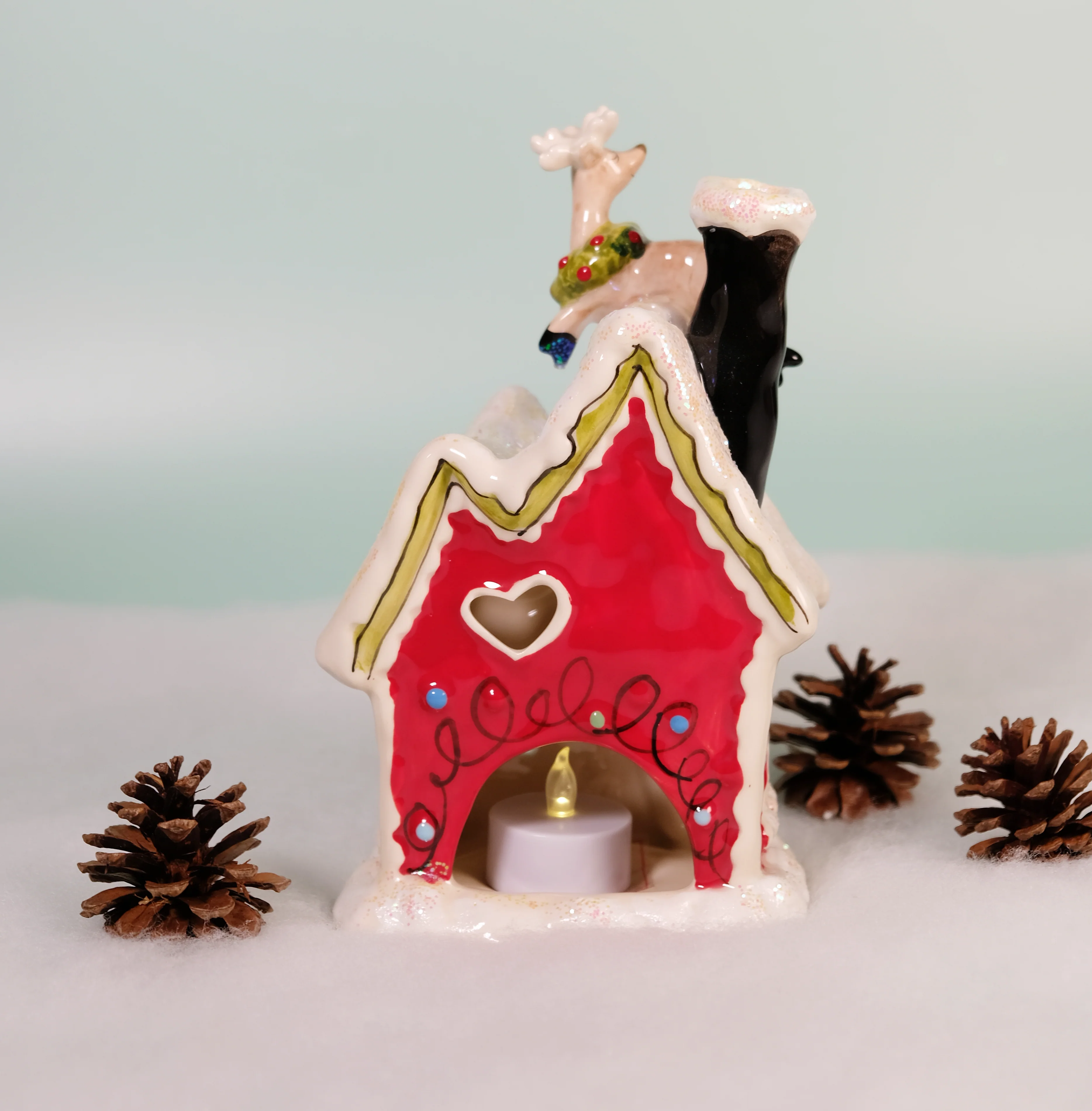 ReindeerVille - Happy Holiday Deer Candle House - Image 7