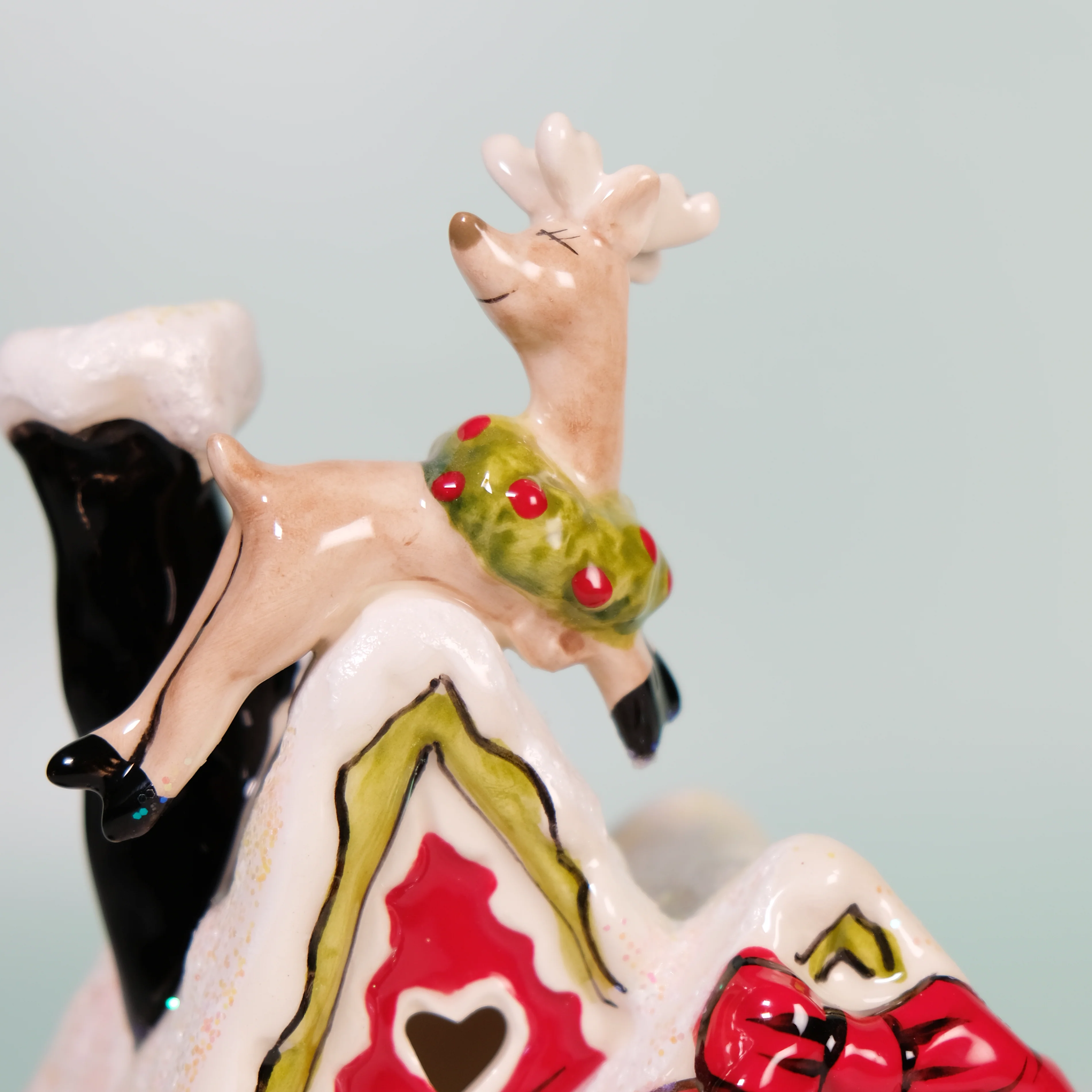 ReindeerVille - Happy Holiday Deer Candle House - Image 8