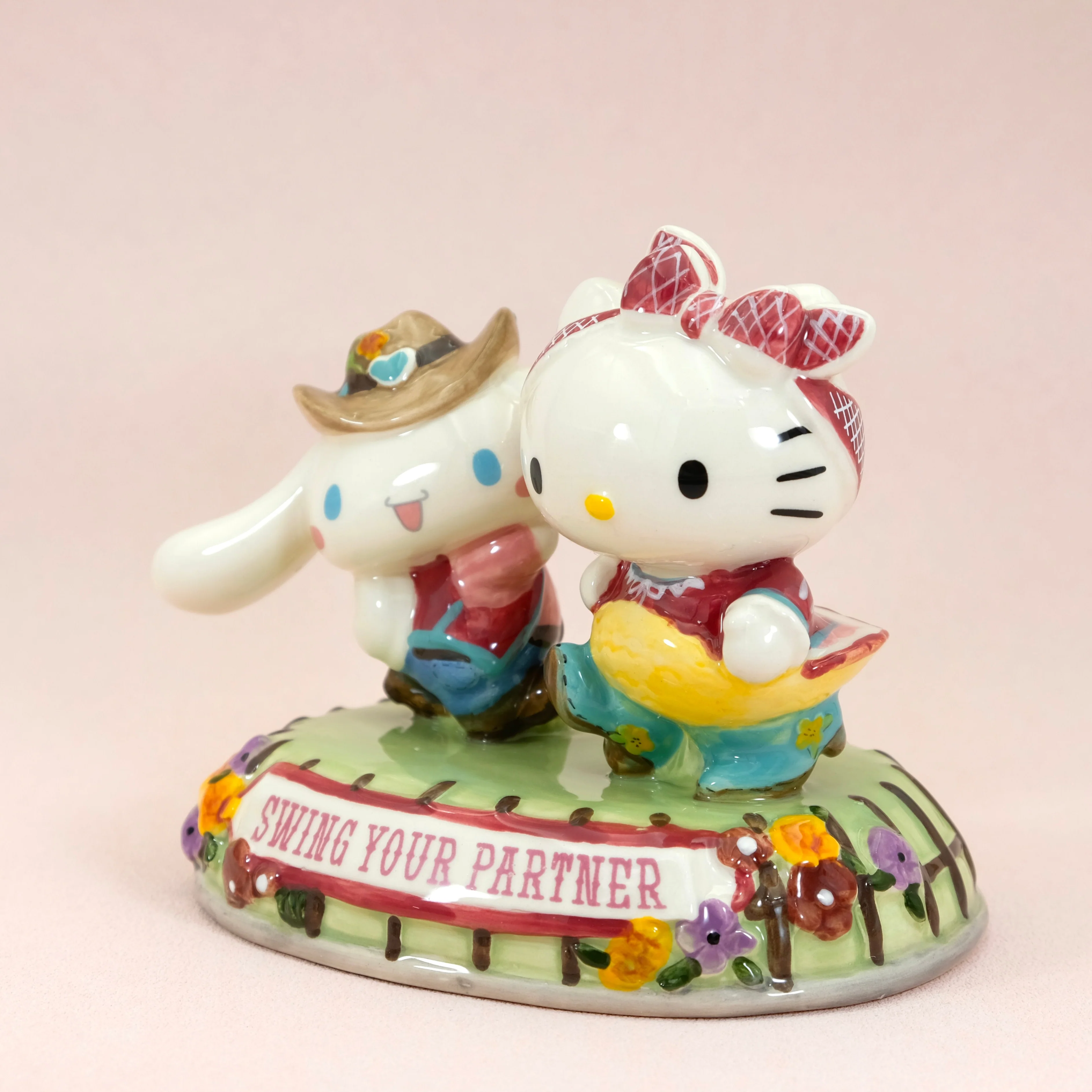 Hello Kitty and Cinnamoroll Swing Your Partner Figurine - Image 2