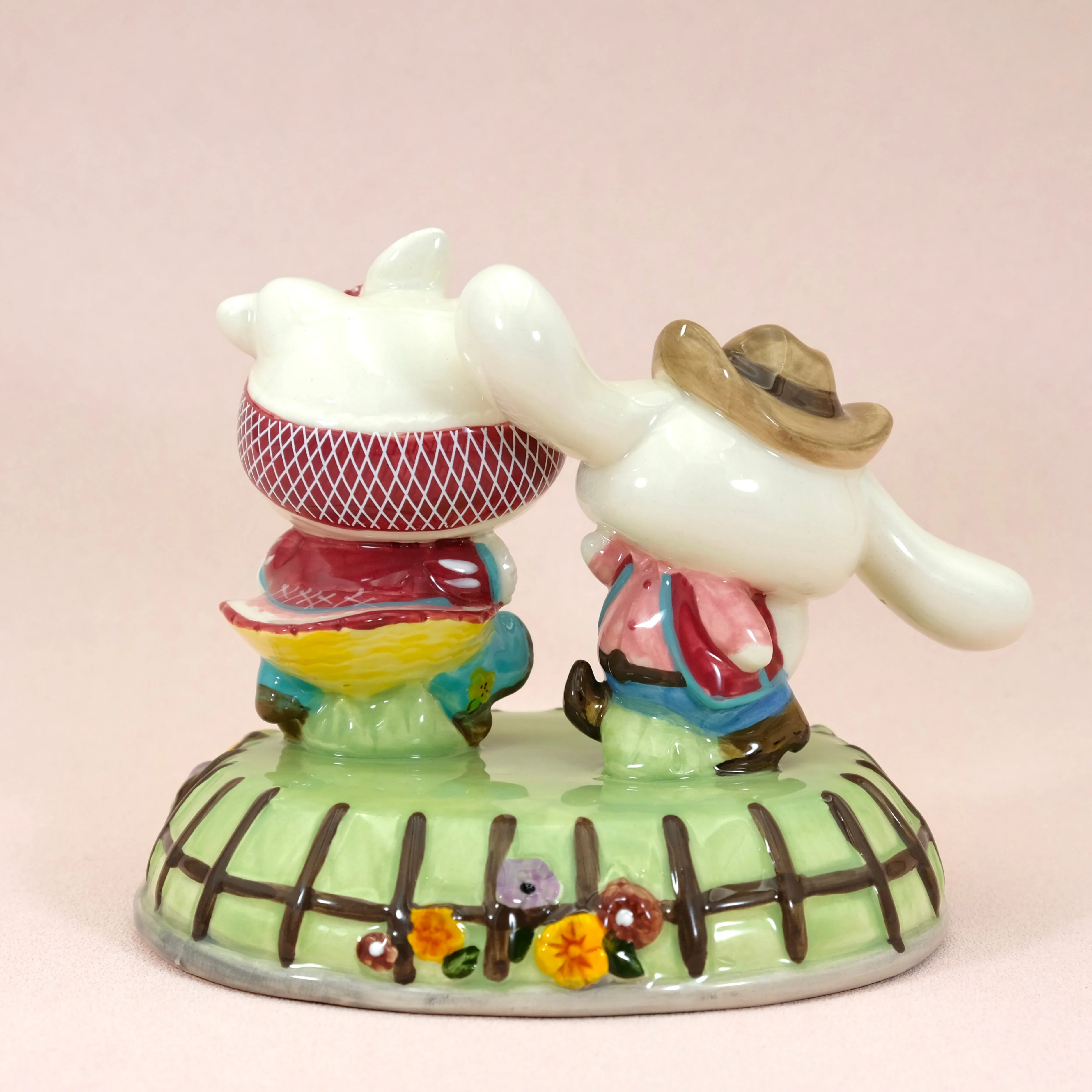 Hello Kitty and Cinnamoroll Swing Your Partner Figurine - Image 3