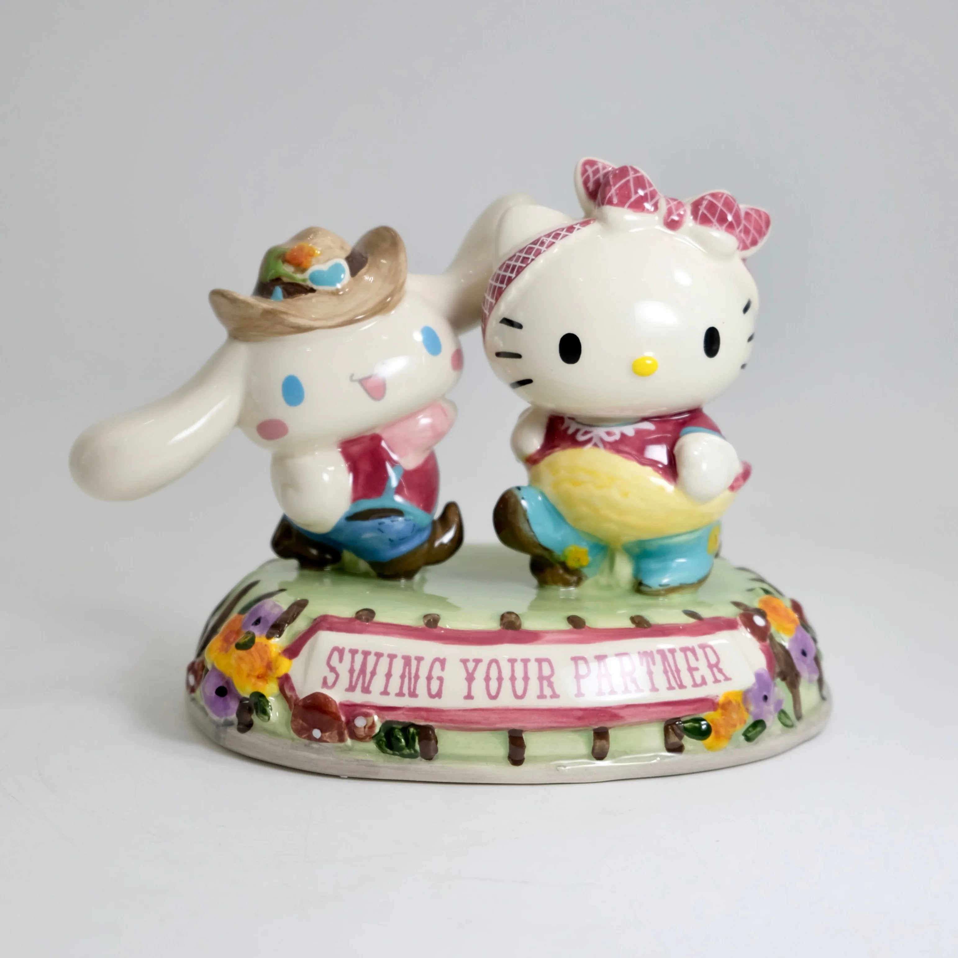 Hello Kitty and Cinnamoroll Swing Your Partner Figurine - Image 4