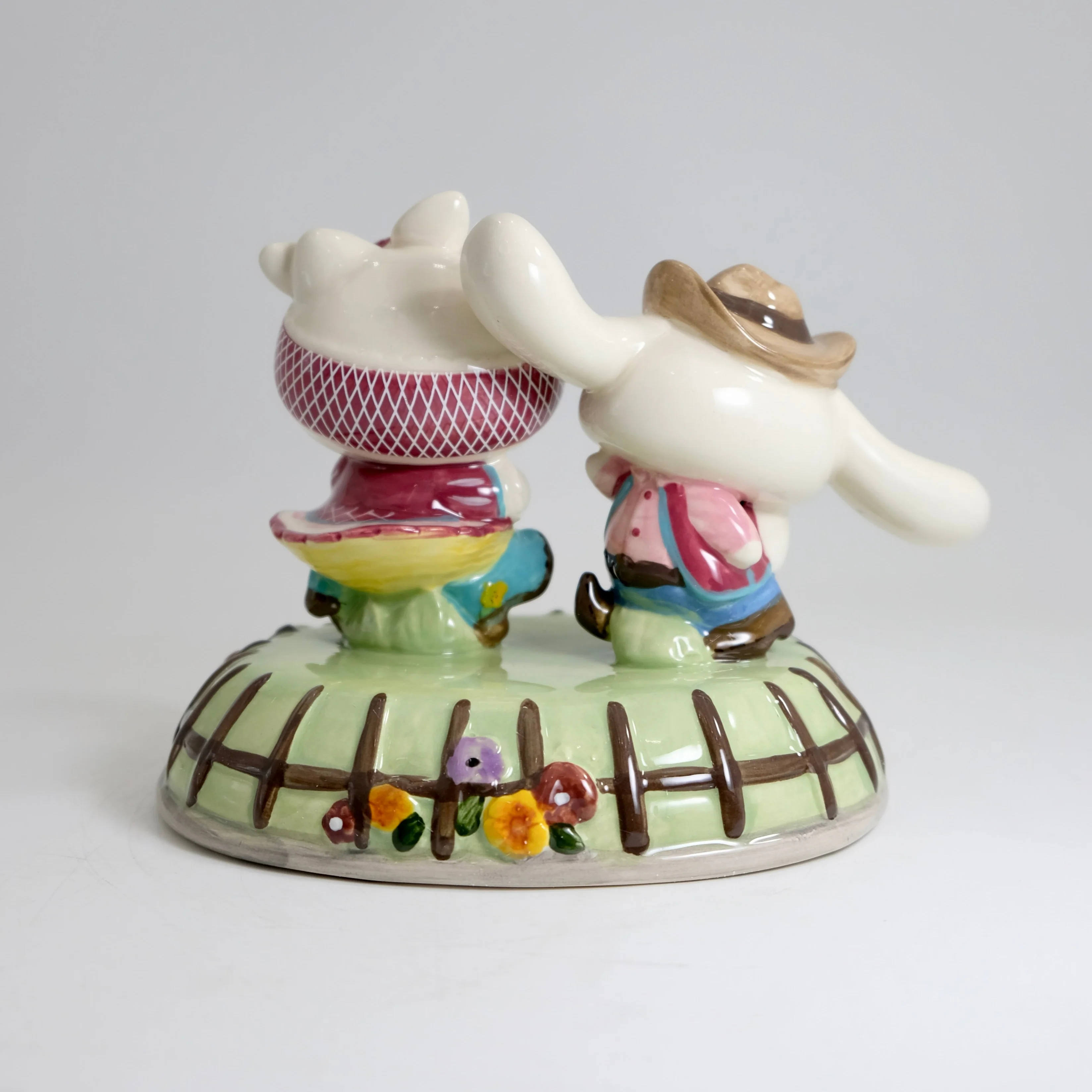 Hello Kitty and Cinnamoroll Swing Your Partner Figurine - Image 5