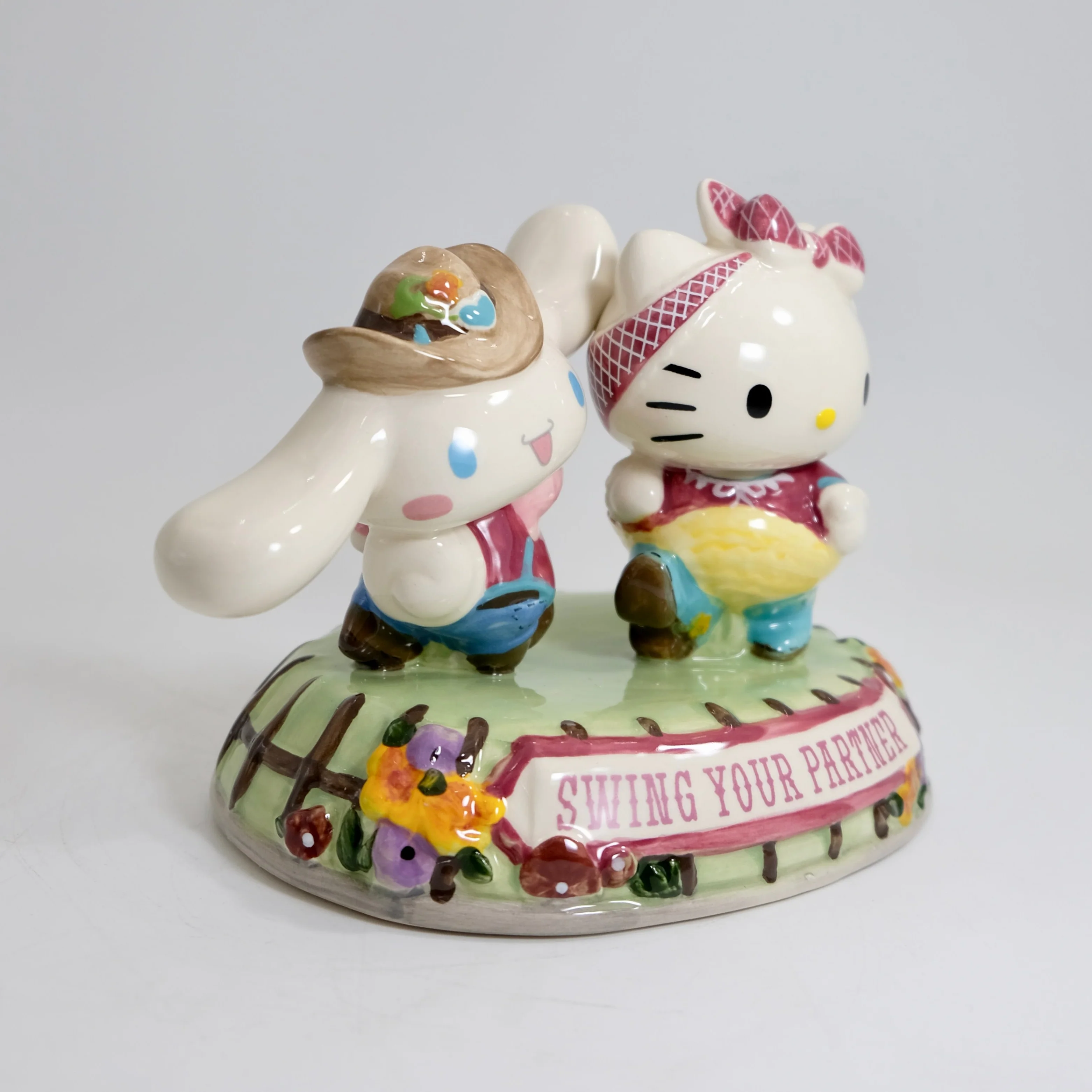 Hello Kitty and Cinnamoroll Swing Your Partner Figurine - Image 6