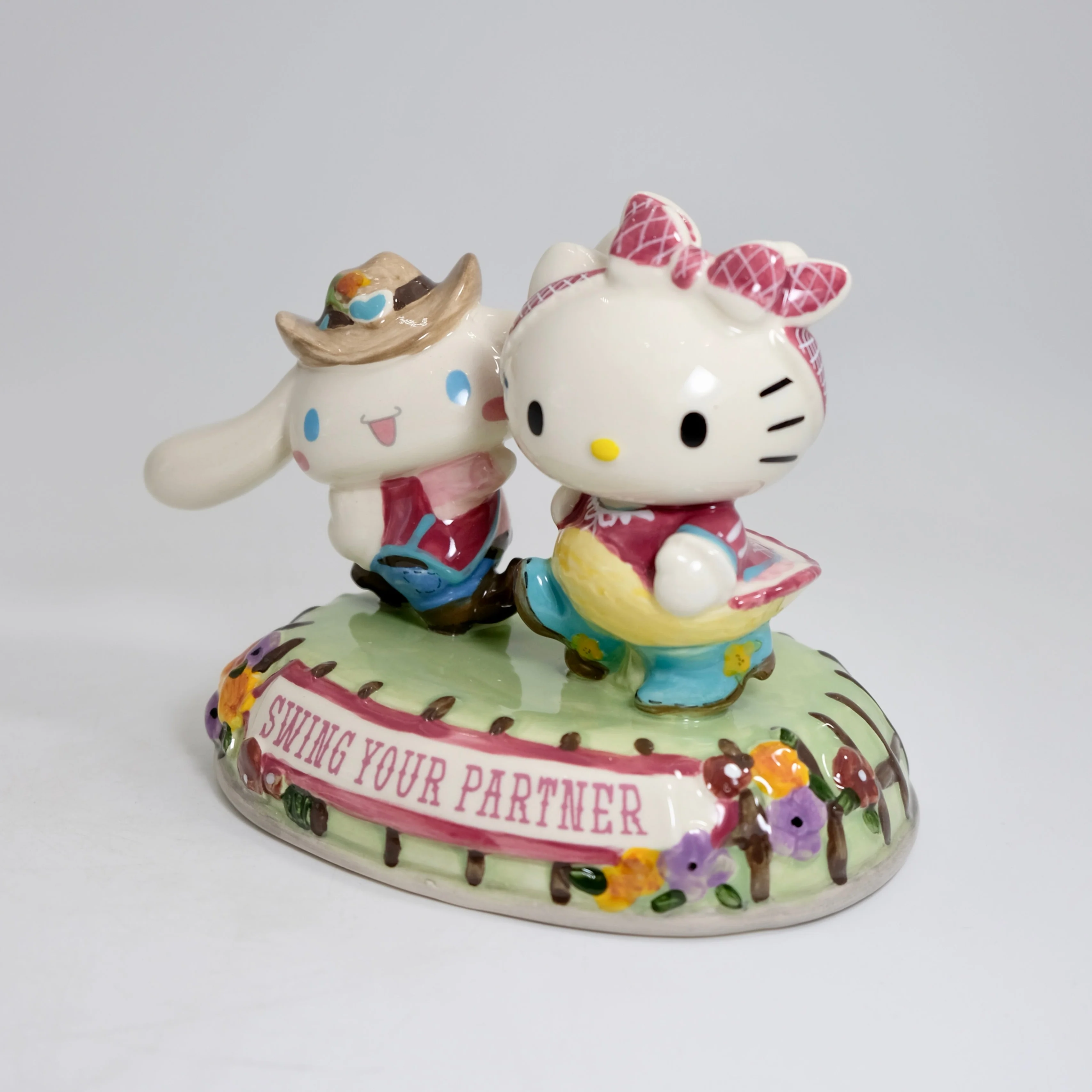 Hello Kitty and Cinnamoroll Swing Your Partner Figurine - Image 7