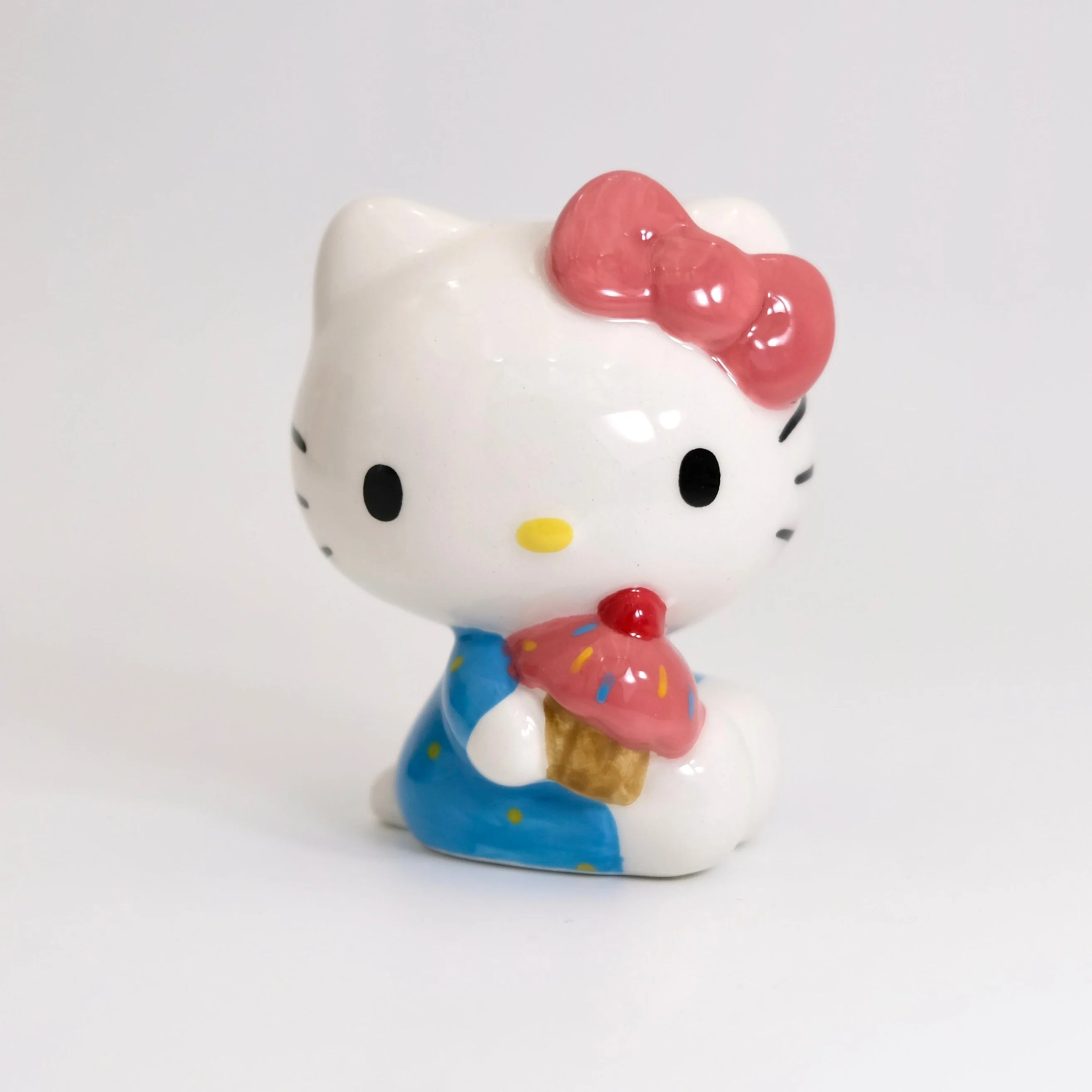 Hello Kitty Birthday Candle Holder 2 Pcs Set - Image 3