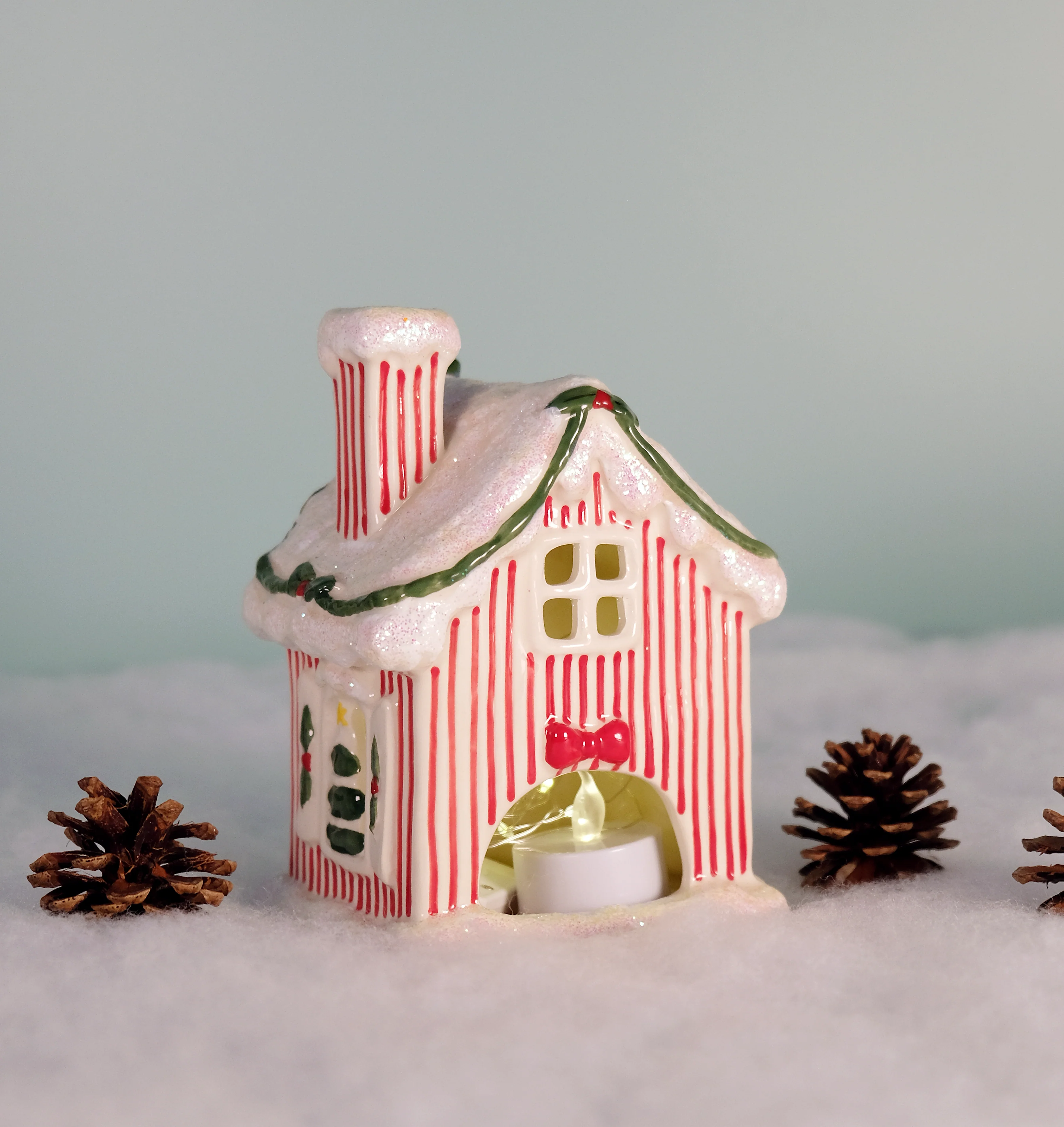 HELLO KITTY CHRISTMAS CANDLE HOUSE - Image 3