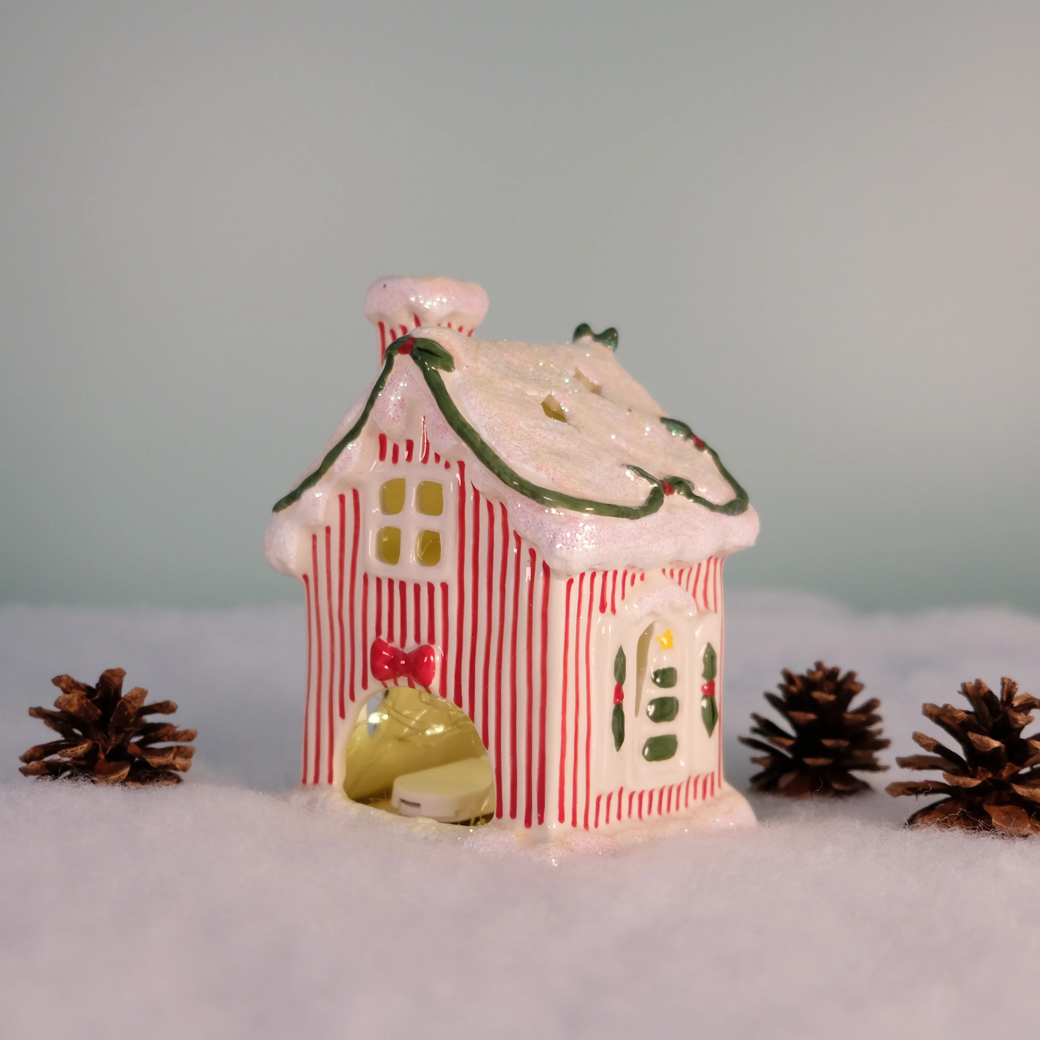 HELLO KITTY CHRISTMAS CANDLE HOUSE - Image 4
