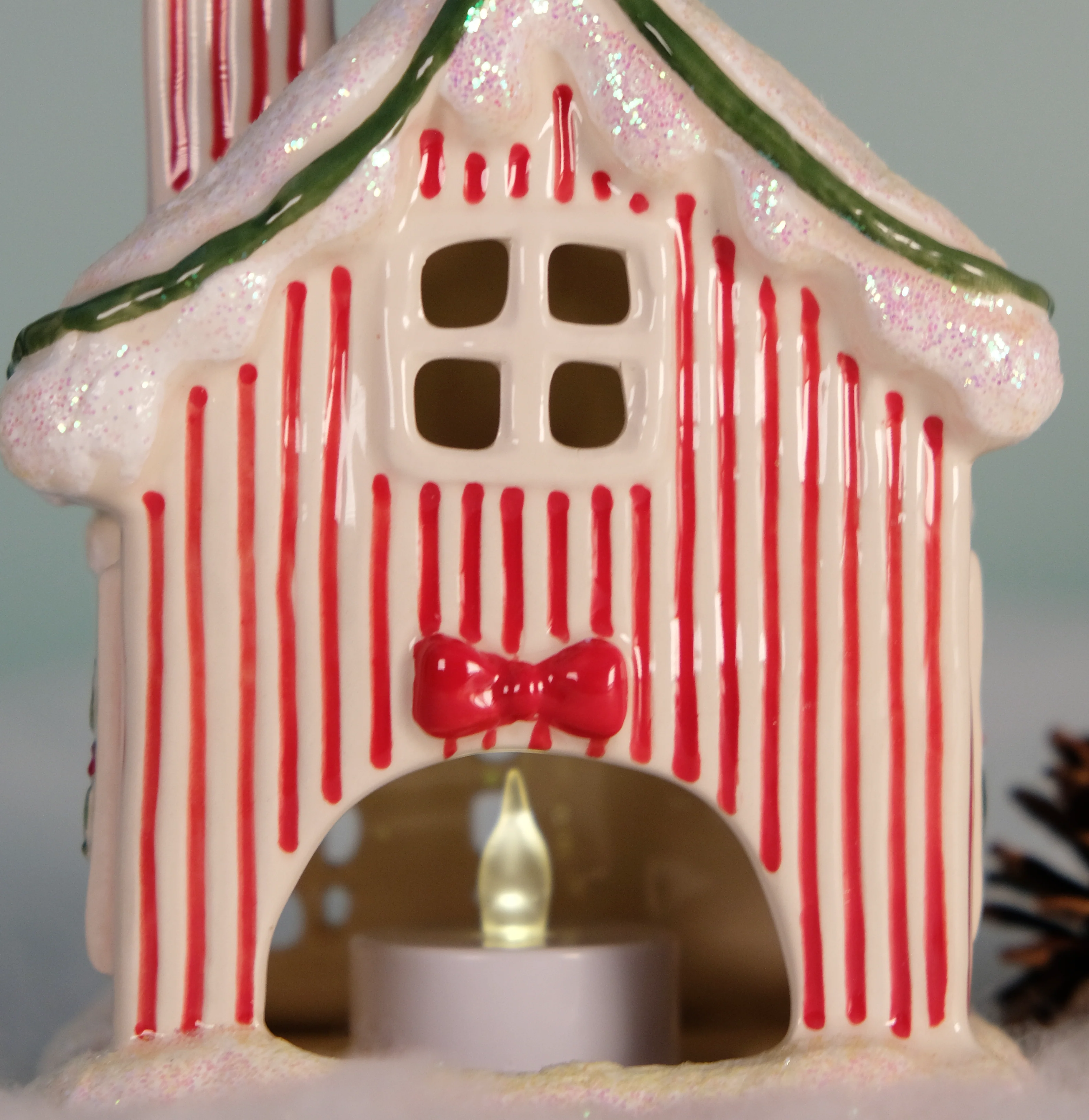 HELLO KITTY CHRISTMAS CANDLE HOUSE - Image 5