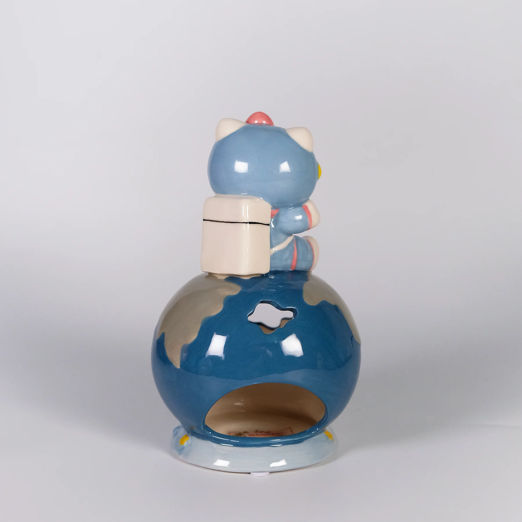Hello Kitty Earth Explorer Candle House - Image 3