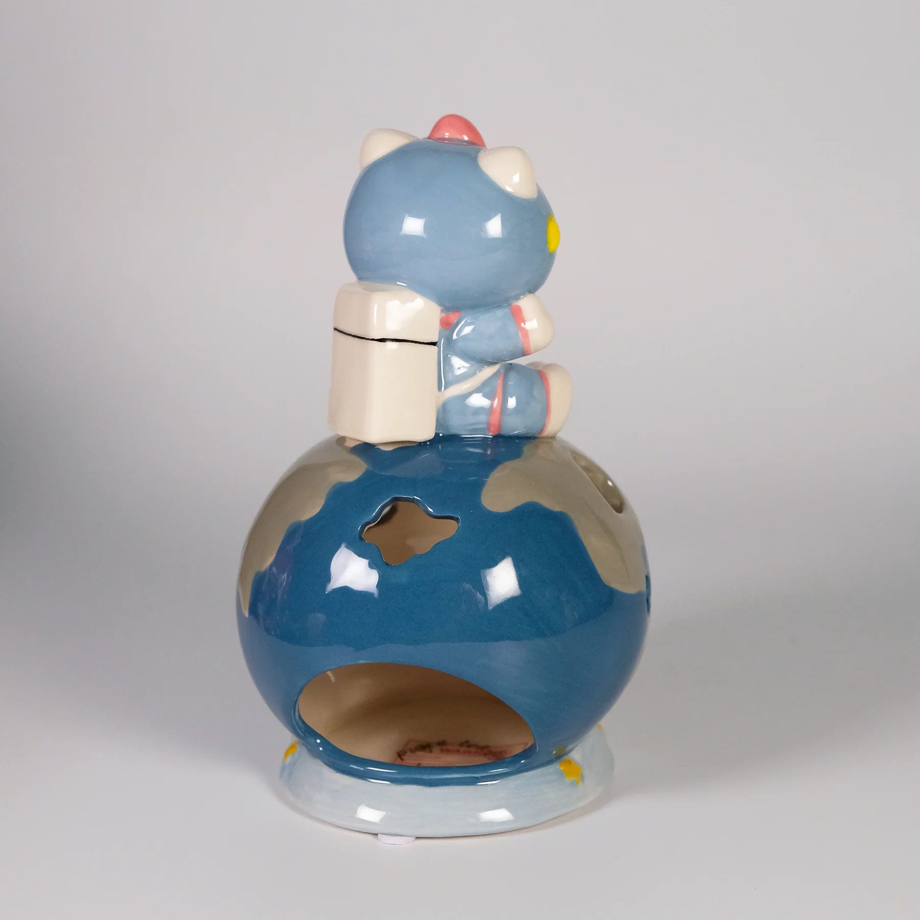 Hello Kitty Earth Explorer Candle House - Image 4