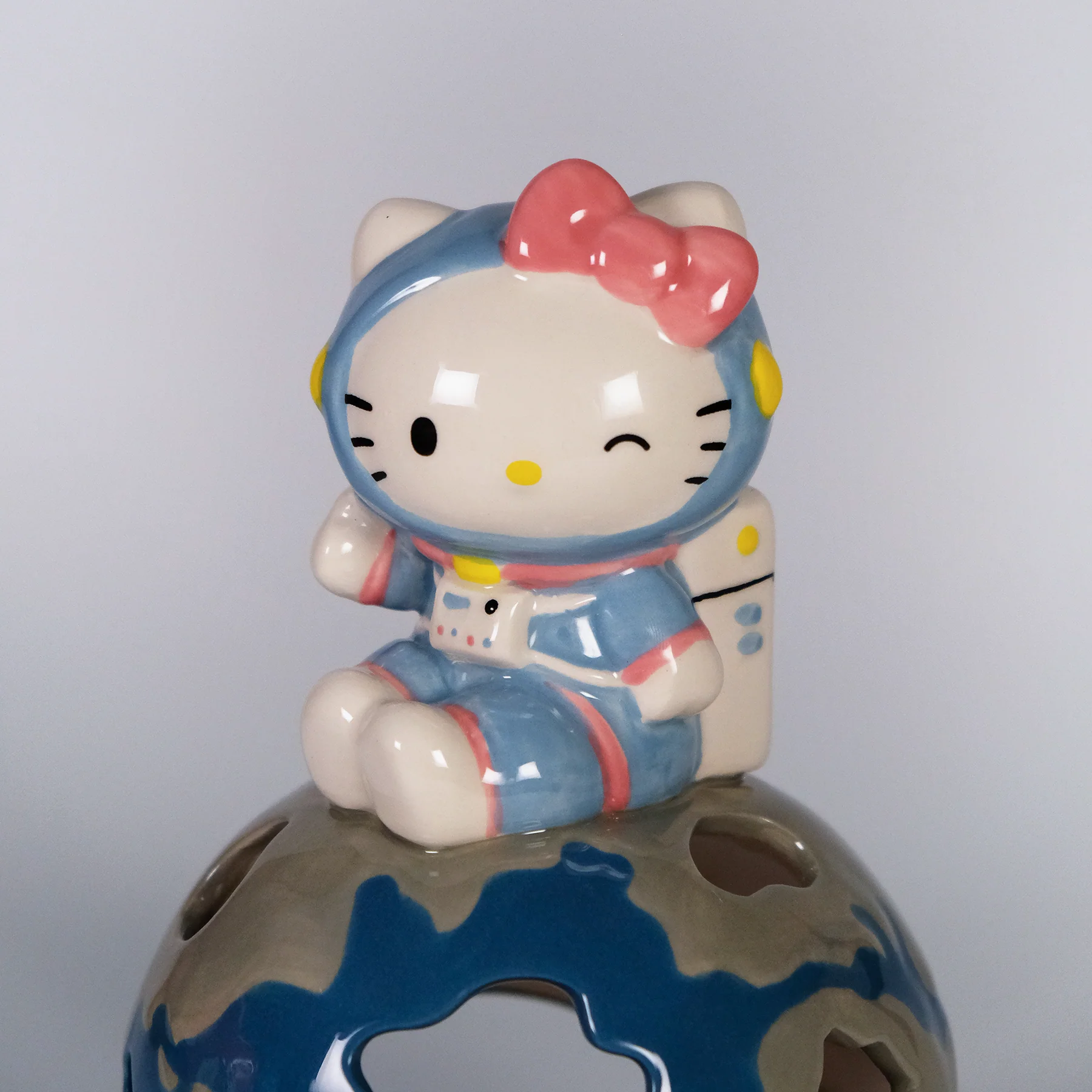 Hello Kitty Earth Explorer Candle House - Image 6