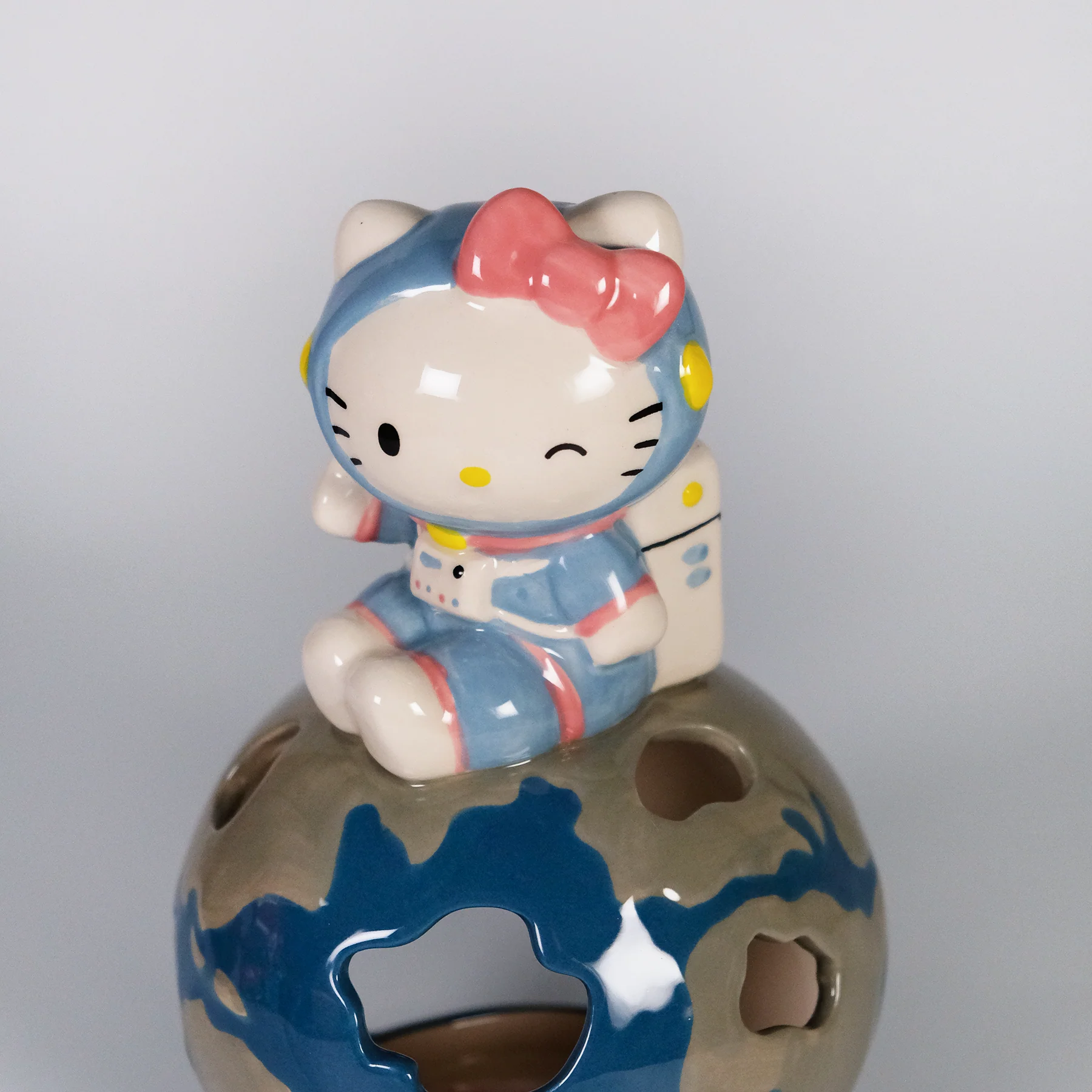 Hello Kitty Earth Explorer Candle House - Image 7