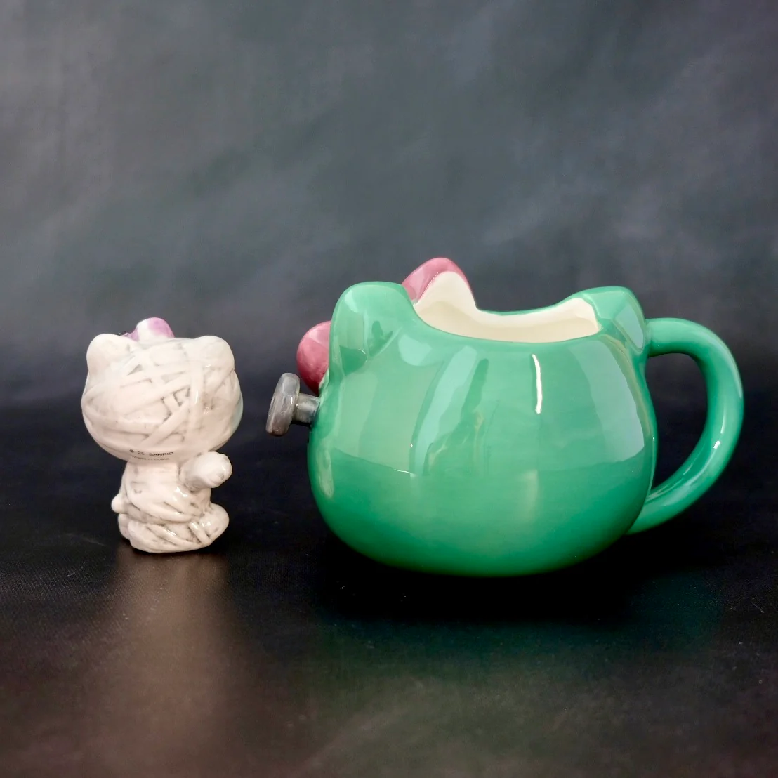 HELLO KITTY HEAD HALLOWEEN MUG & FIGURINE SET - Image 3
