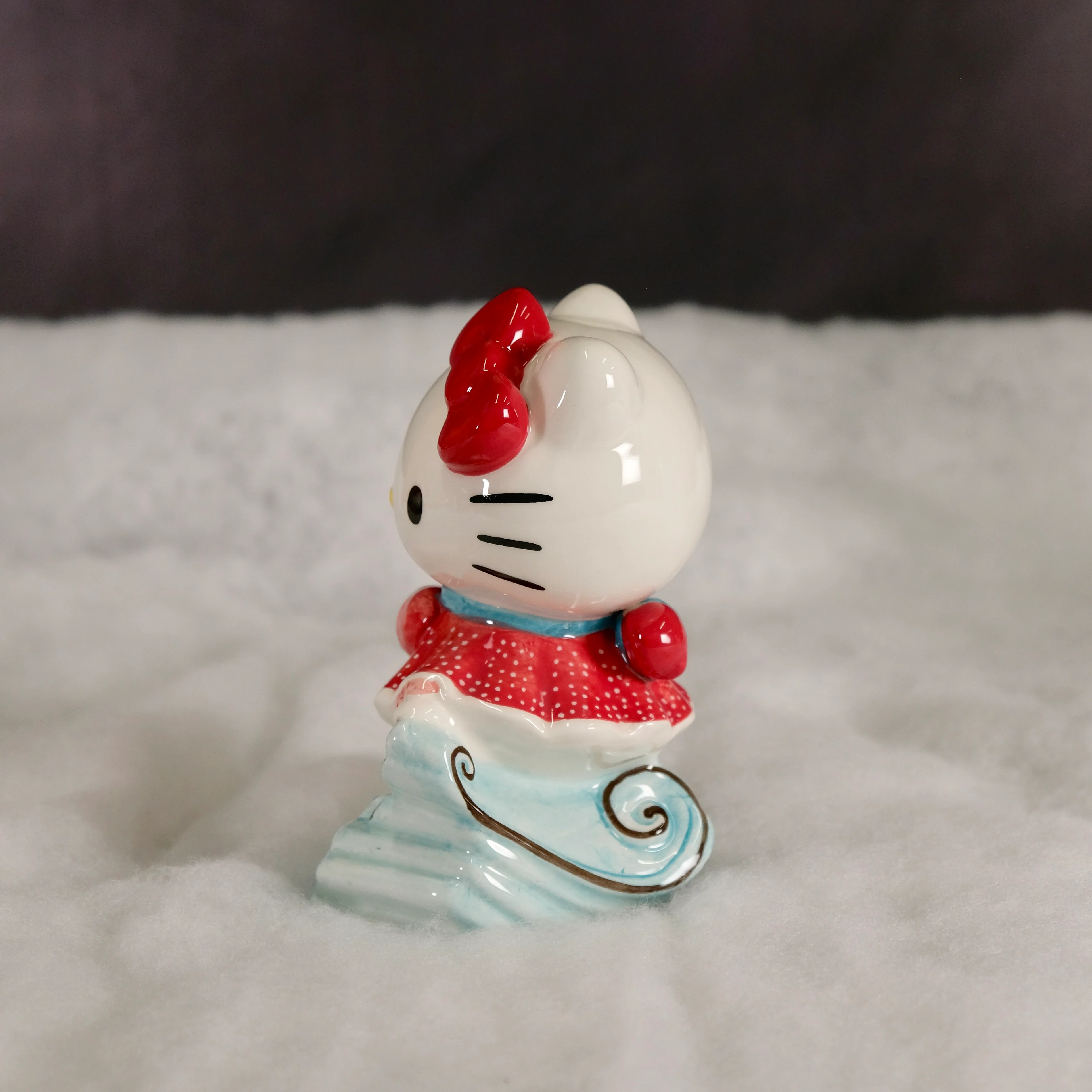 HELLO KITTY ICE SKATING FIGURINE - Image 3