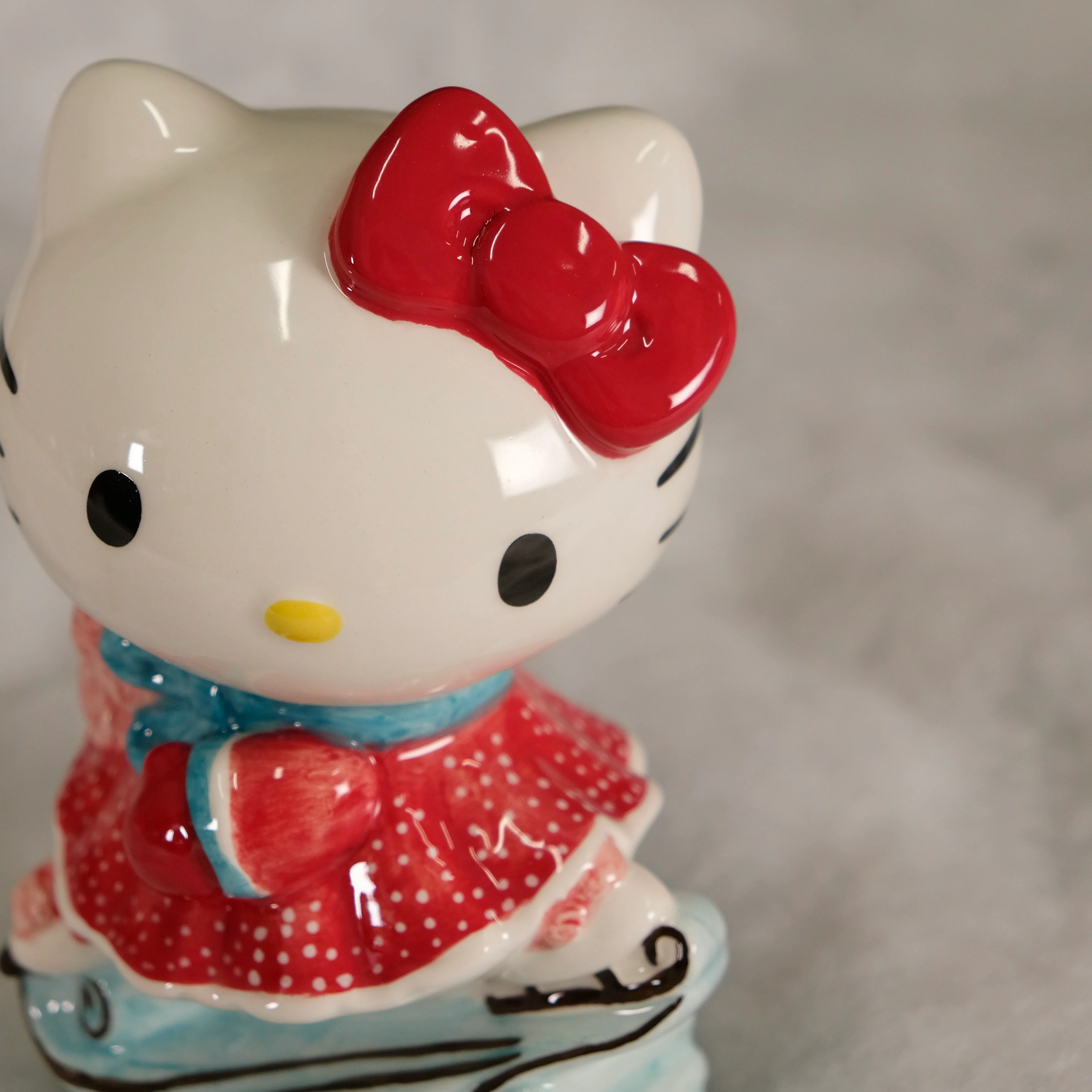 HELLO KITTY ICE SKATING FIGURINE - Image 5
