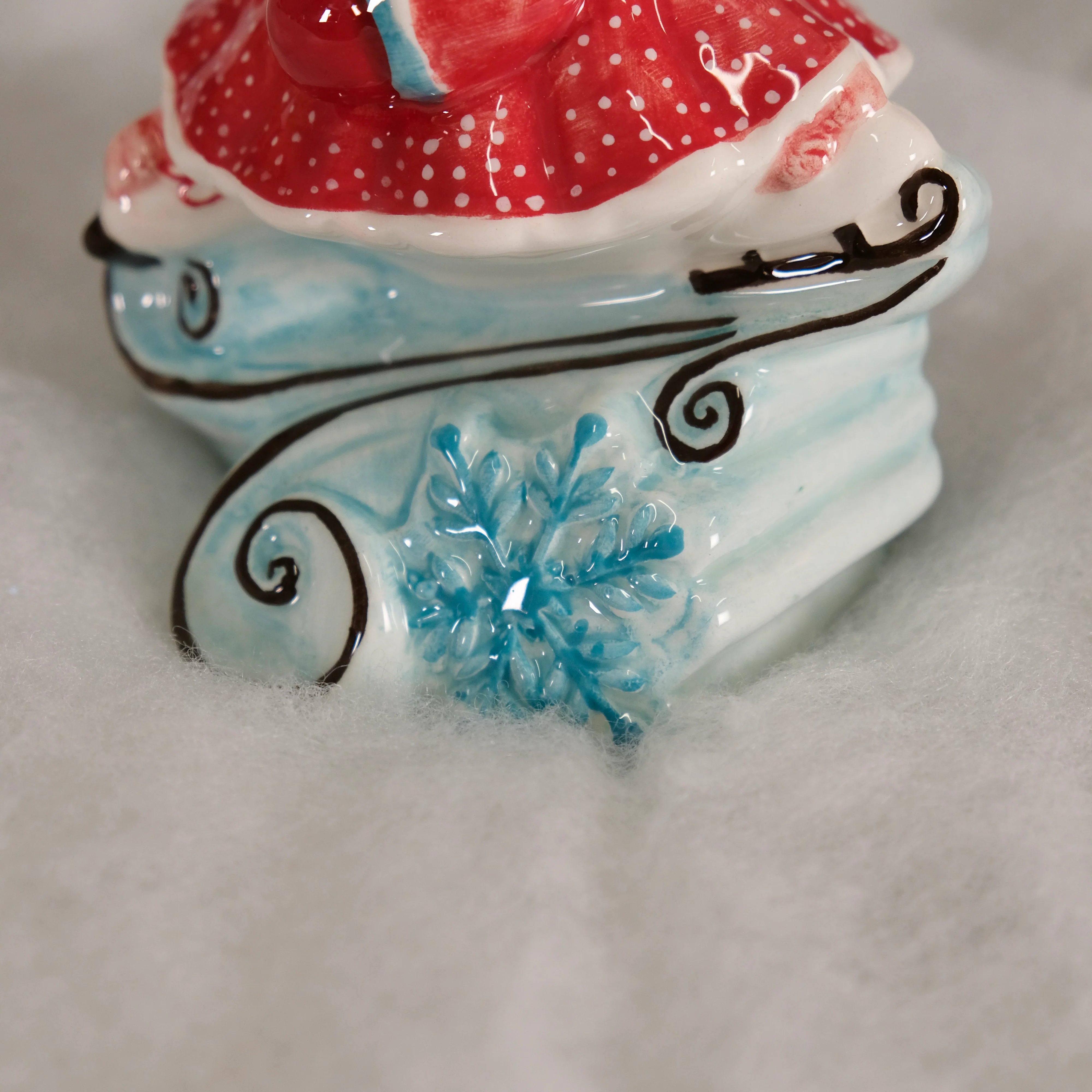 HELLO KITTY ICE SKATING FIGURINE - Image 6