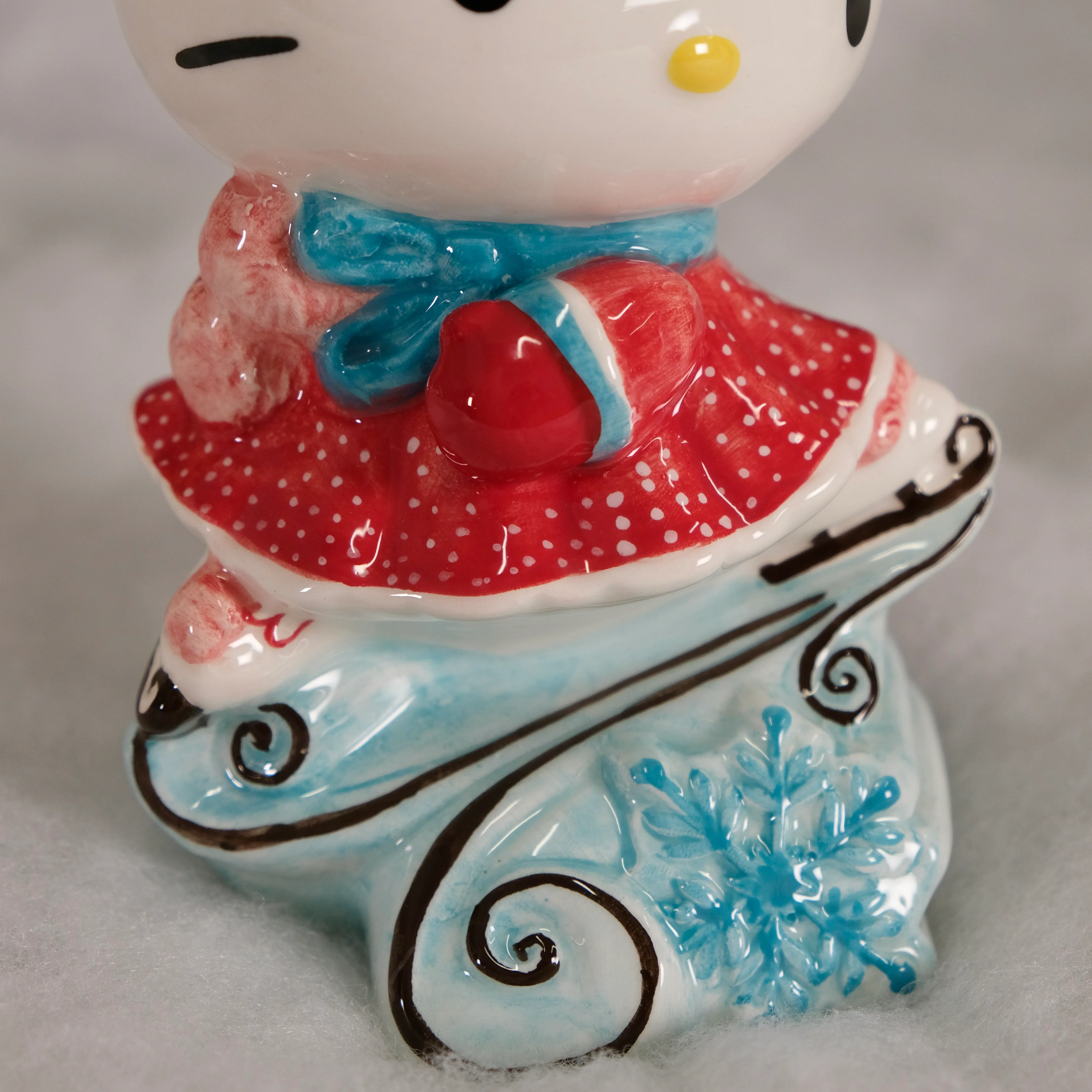 HELLO KITTY ICE SKATING FIGURINE - Image 7