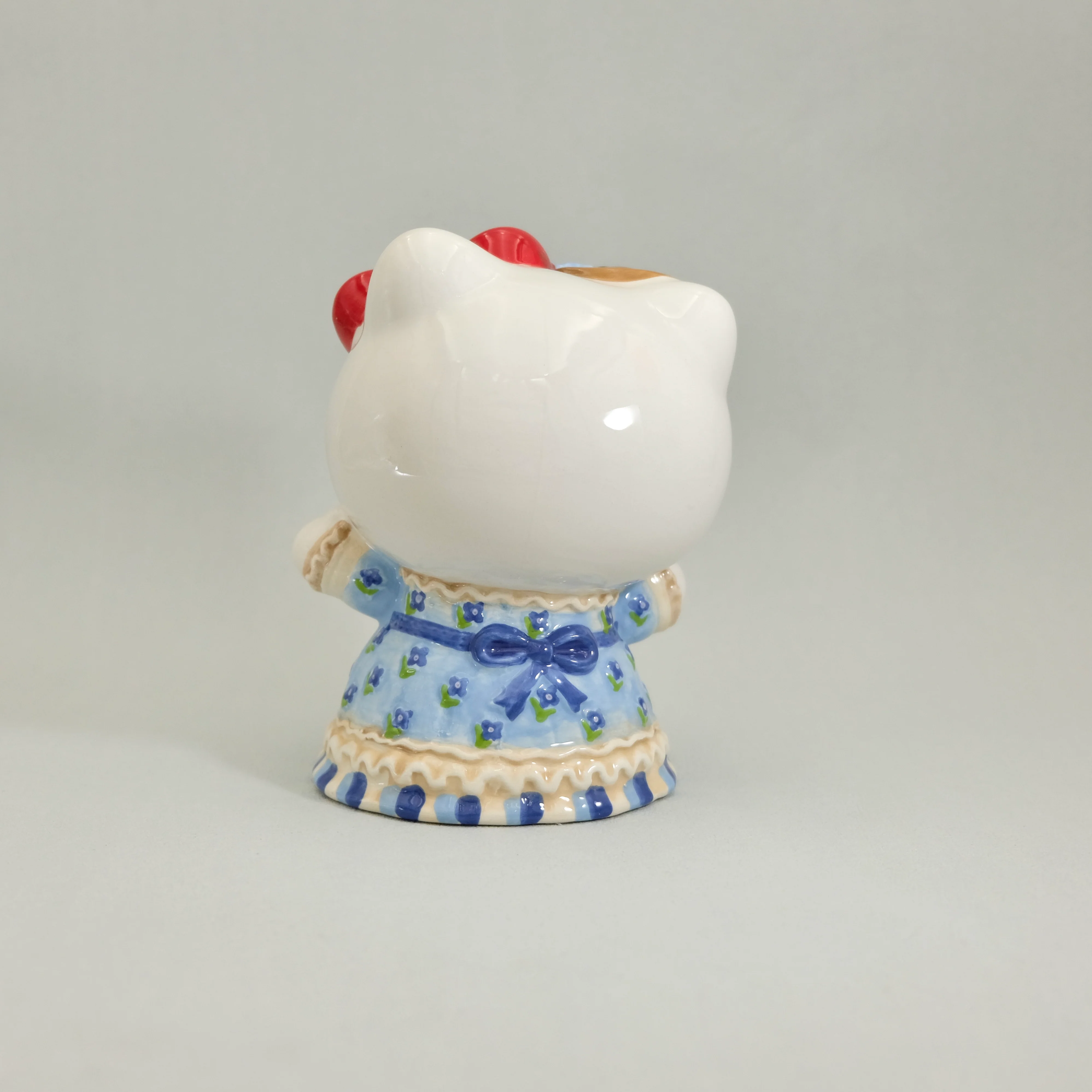 Hello Kitty in Western Prairie Dresses Figurine - Image 4