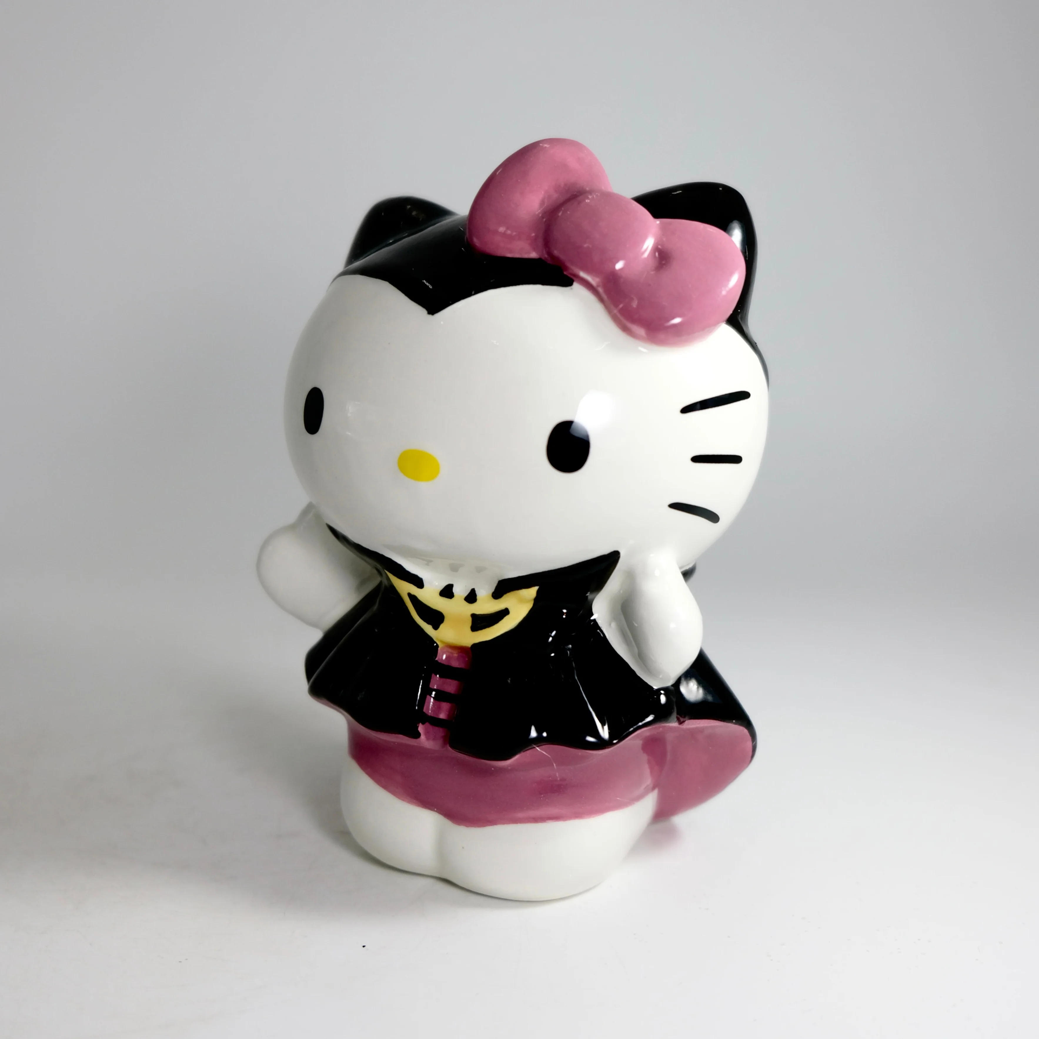 Hello Kitty Vampire Countess Figurine - Image 3