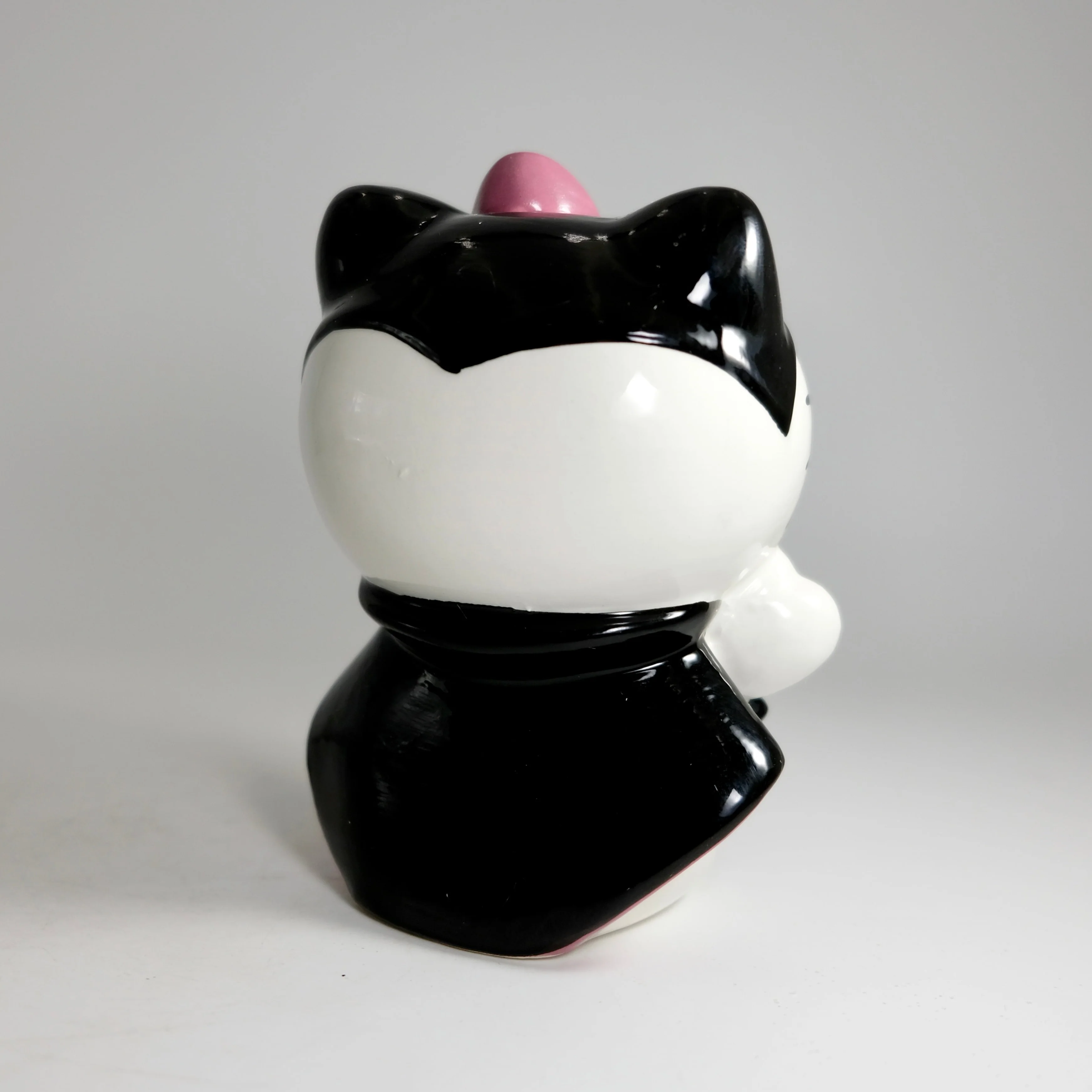 Hello Kitty Vampire Countess Figurine - Image 4