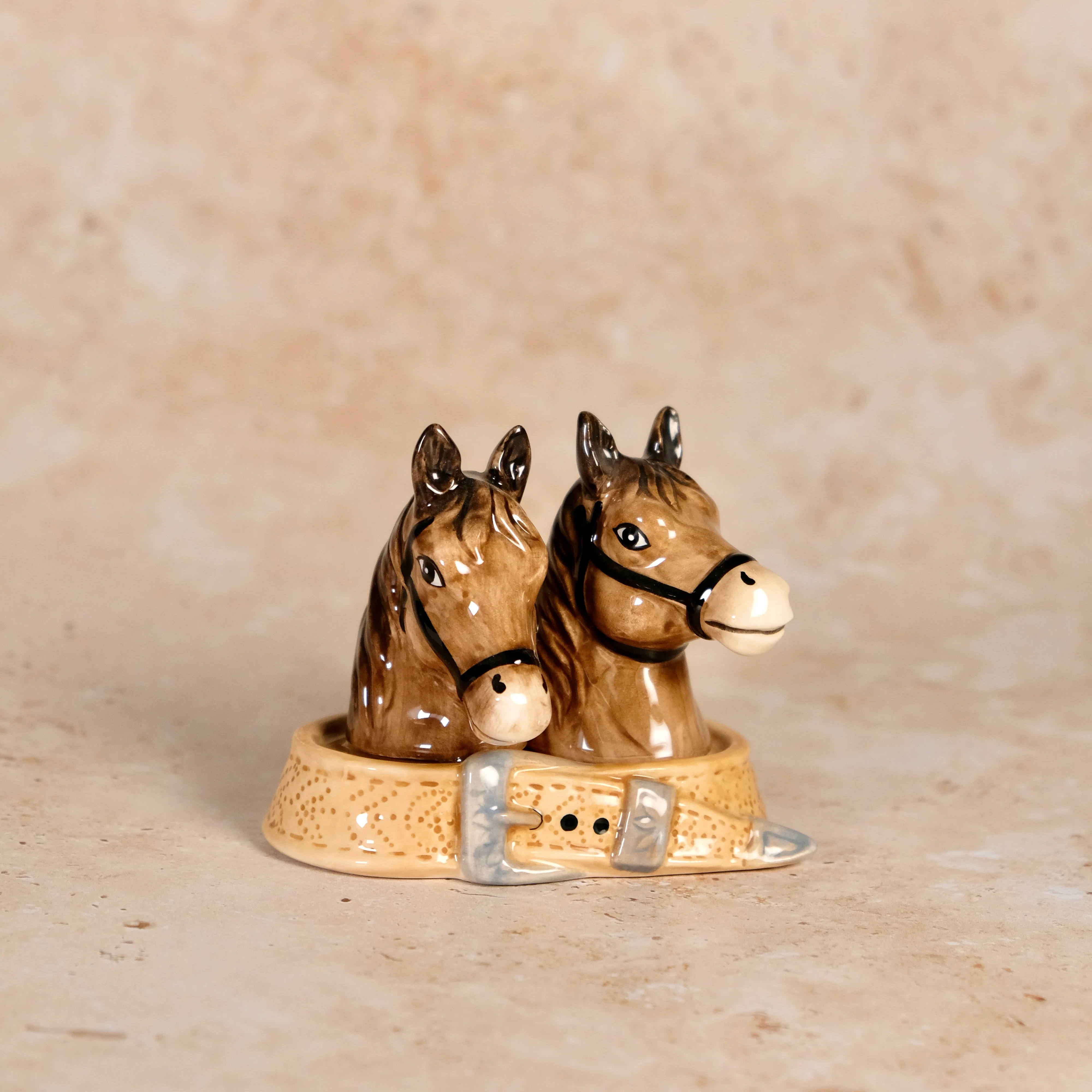 HORSES ON STAND SALT & PEPPER SET