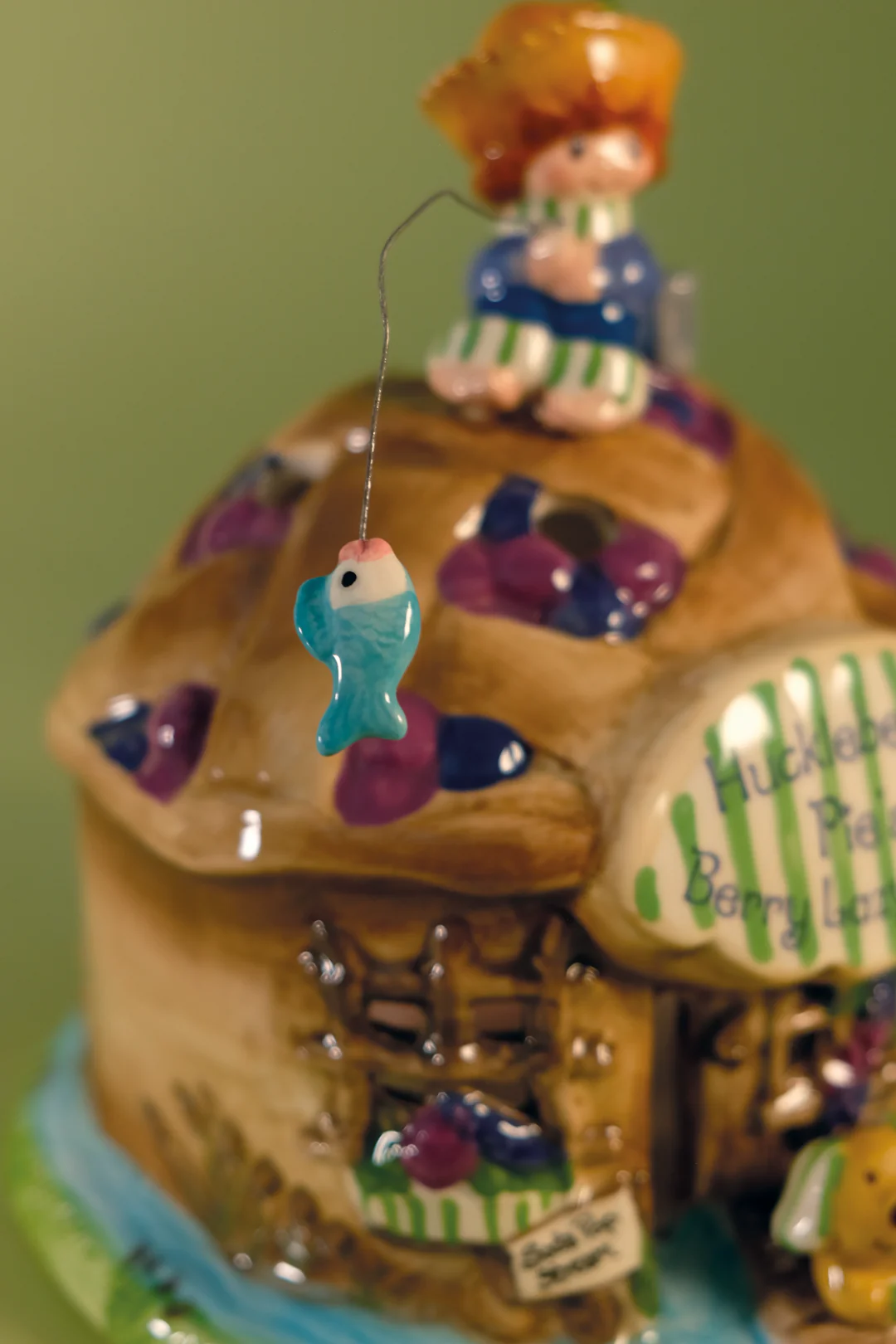 Huckleberry Pie's Berry Lazy Cabin Candle House - Image 5