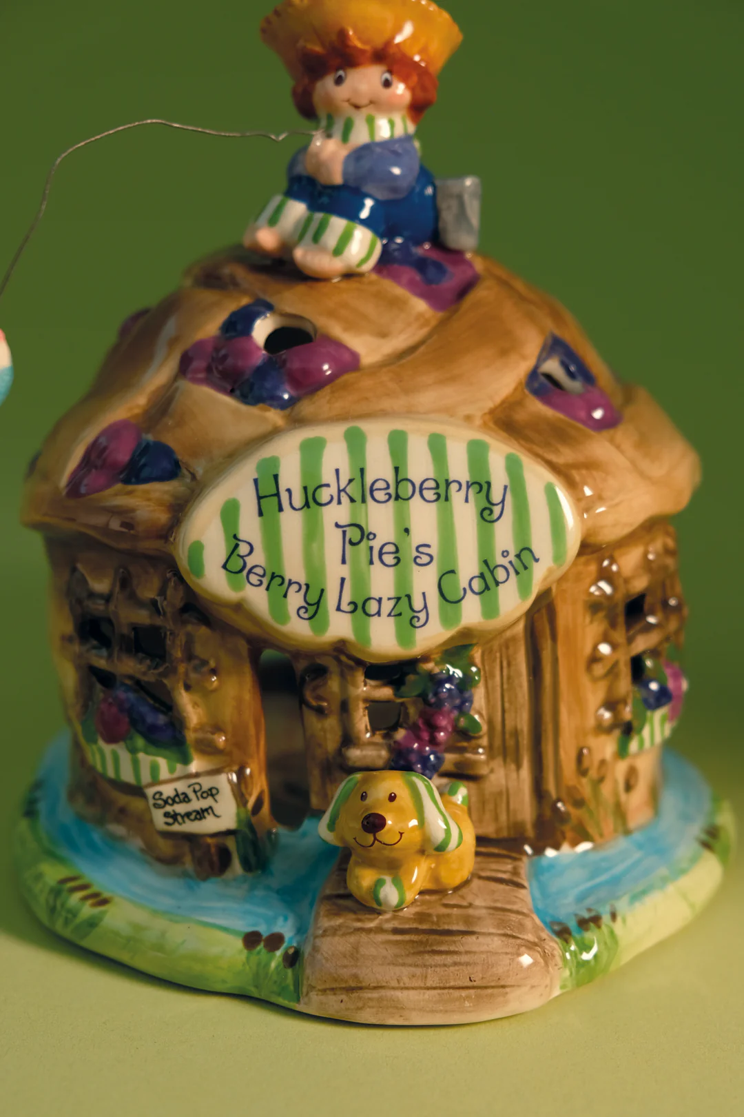 Huckleberry Pie's Berry Lazy Cabin Candle House - Image 6