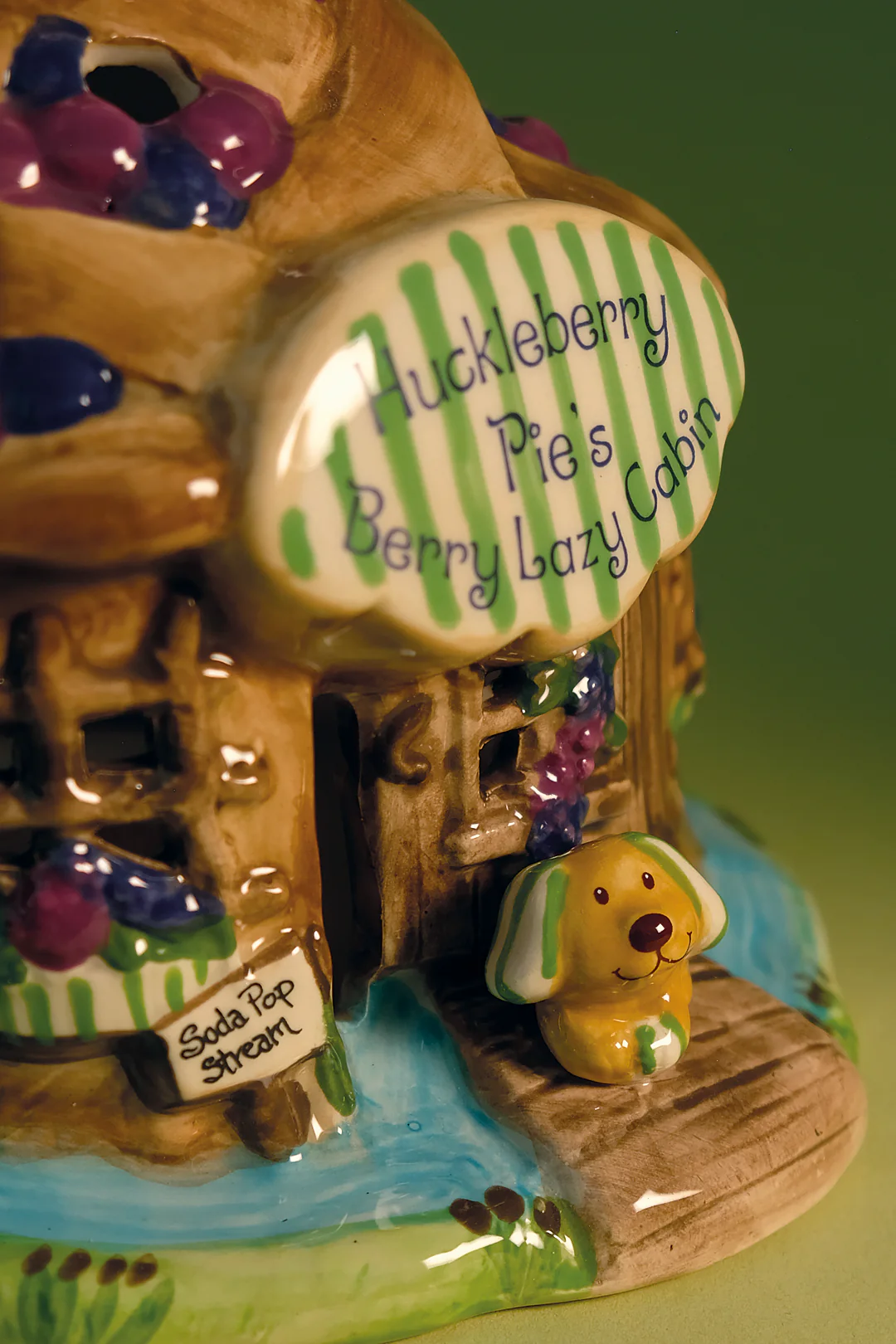 Huckleberry Pie's Berry Lazy Cabin Candle House - Image 7