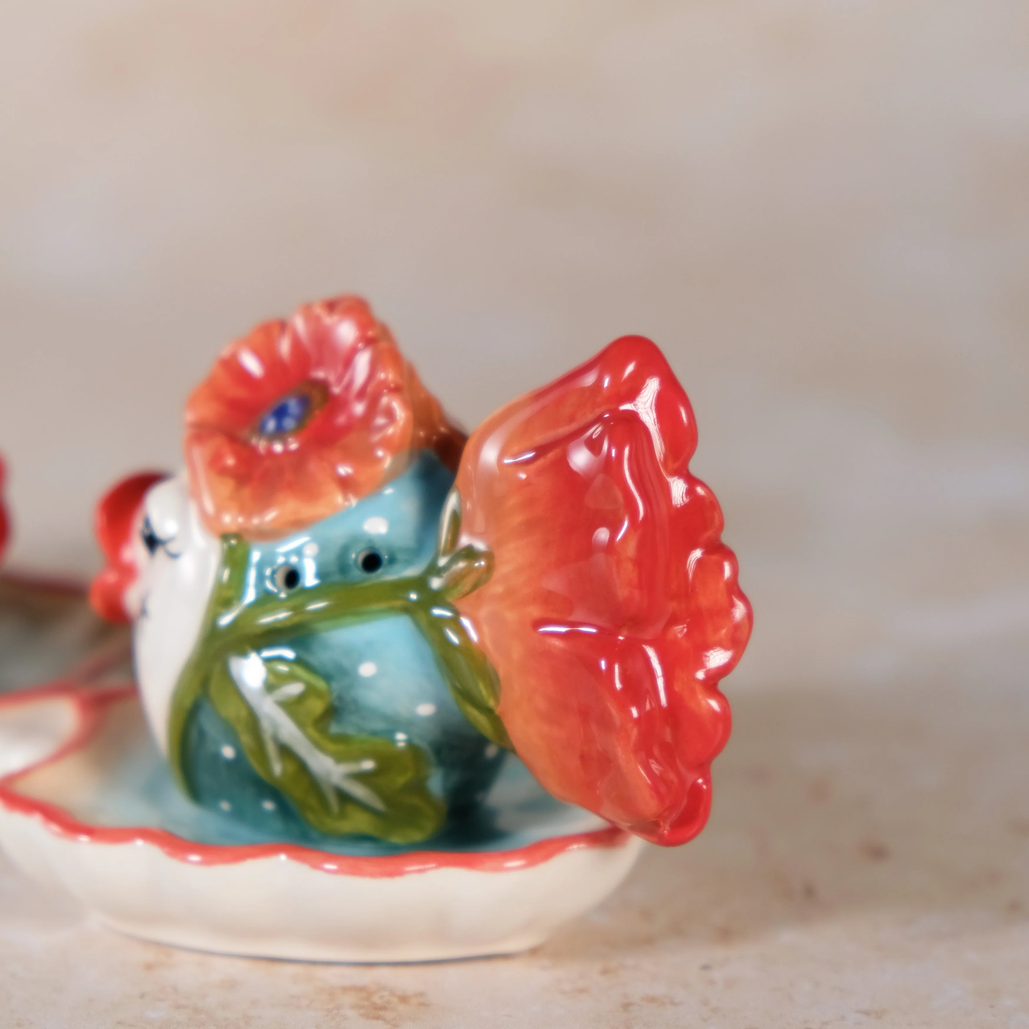 Kissy Fish S&P Set with Tray - Image 3