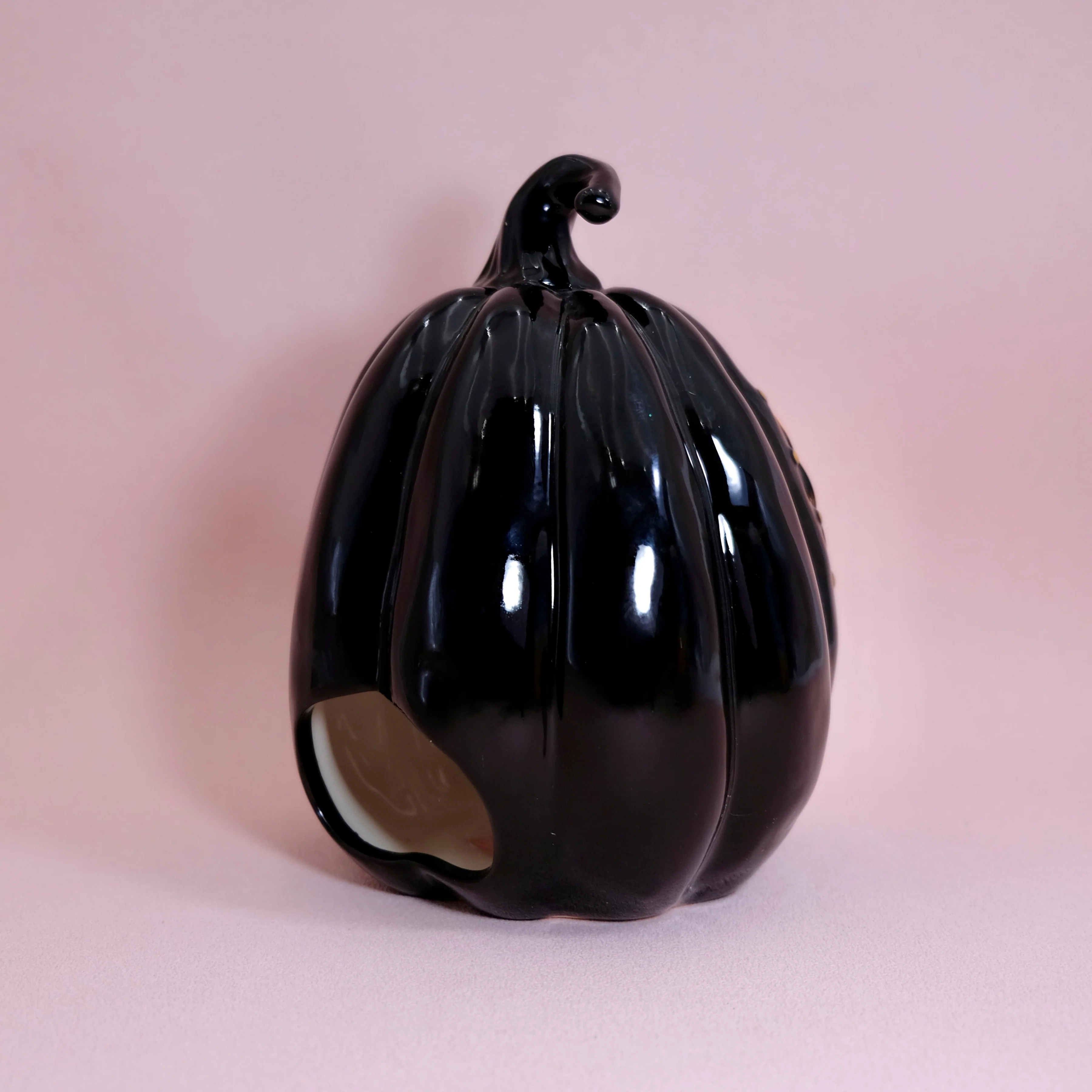 Kuromi Pumpkin Cutout Candle House - Image 5
