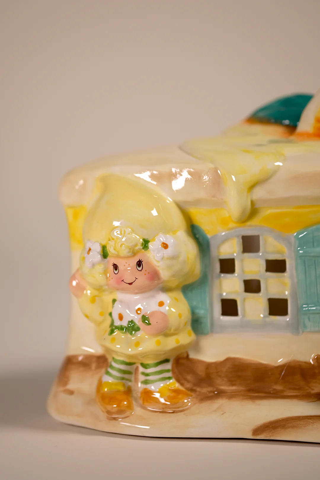Lemon Meringue Pie Candle House - Image 5
