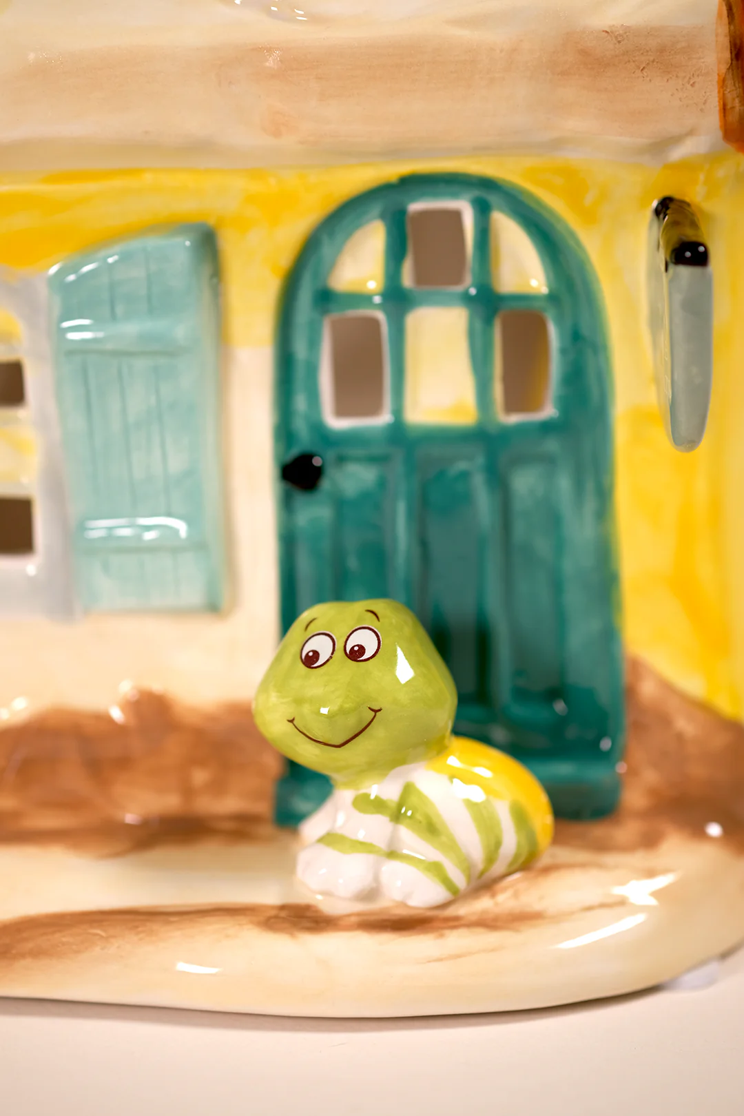 Lemon Meringue Pie Candle House - Image 6