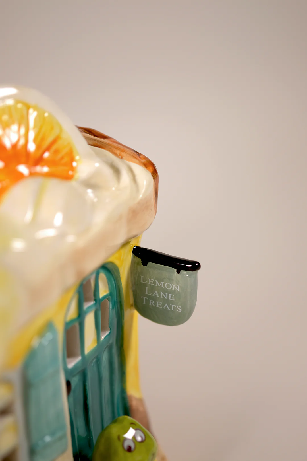 Lemon Meringue Pie Candle House - Image 7
