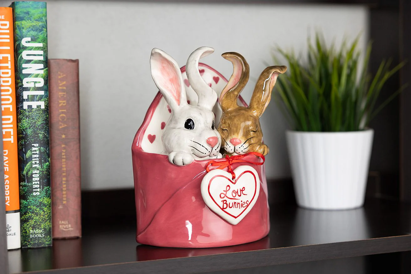 Love Bunnies Envelope Figurine - Image 7
